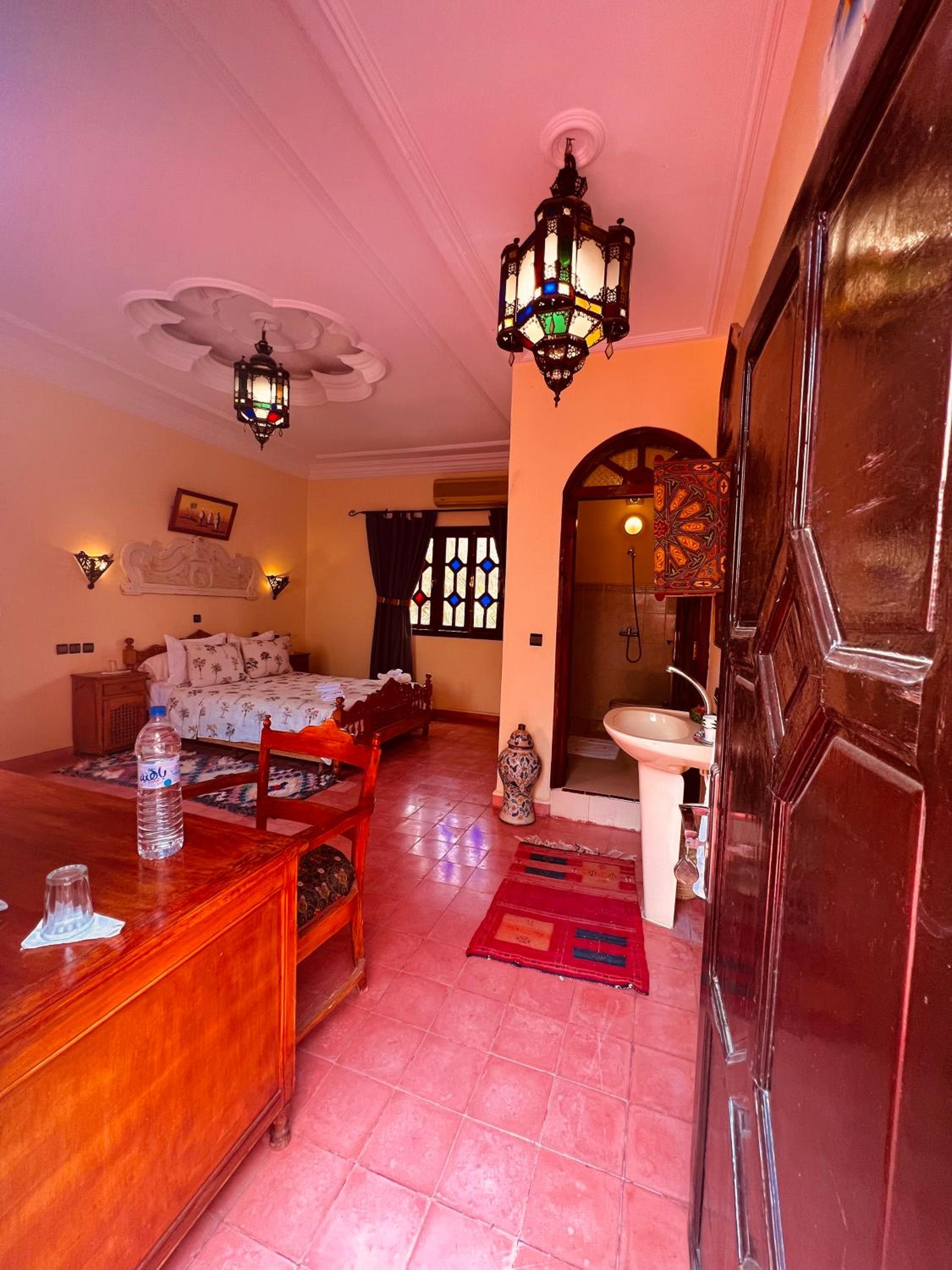 Deluxe Room - Photo 5