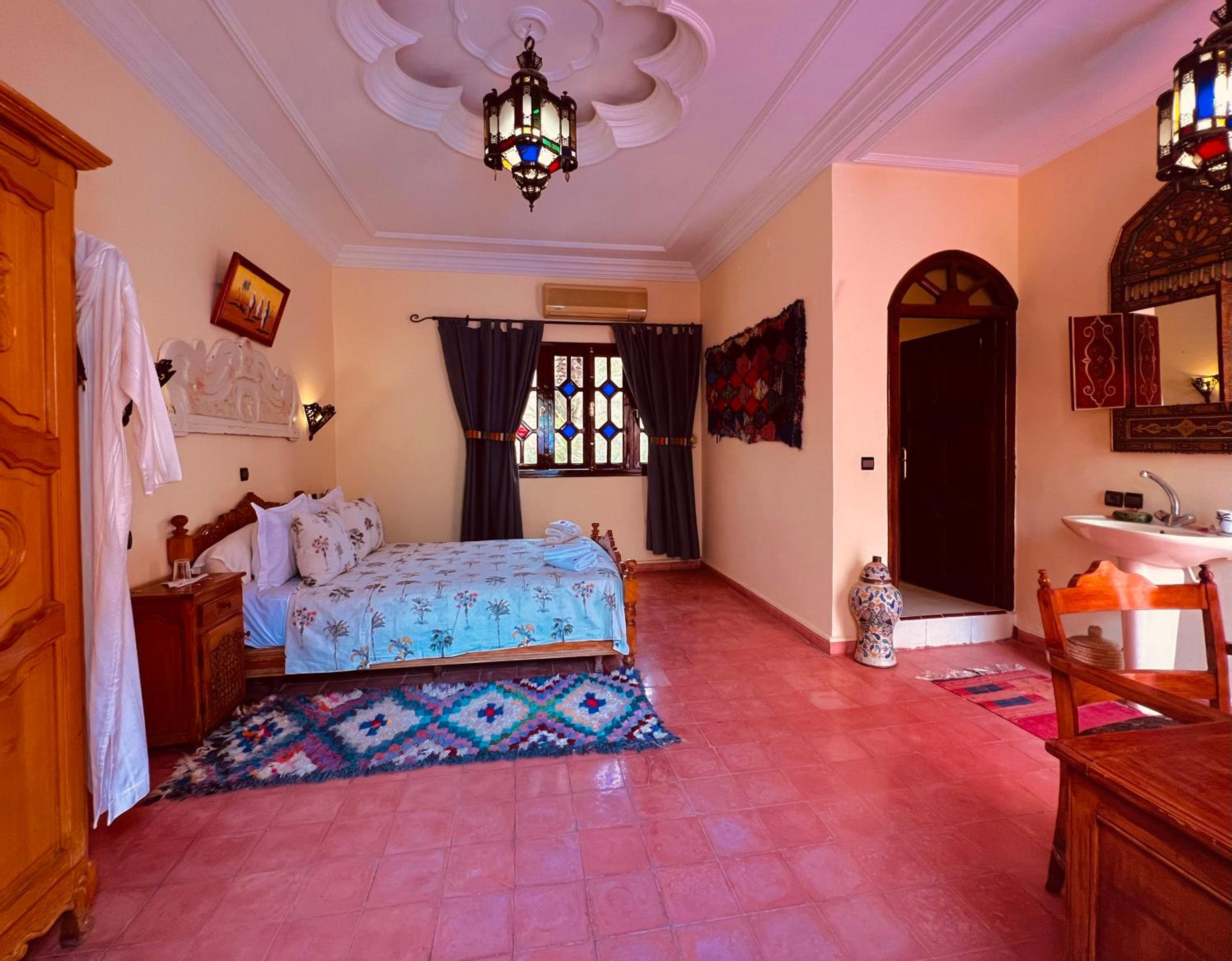 Deluxe Room - Photo 4