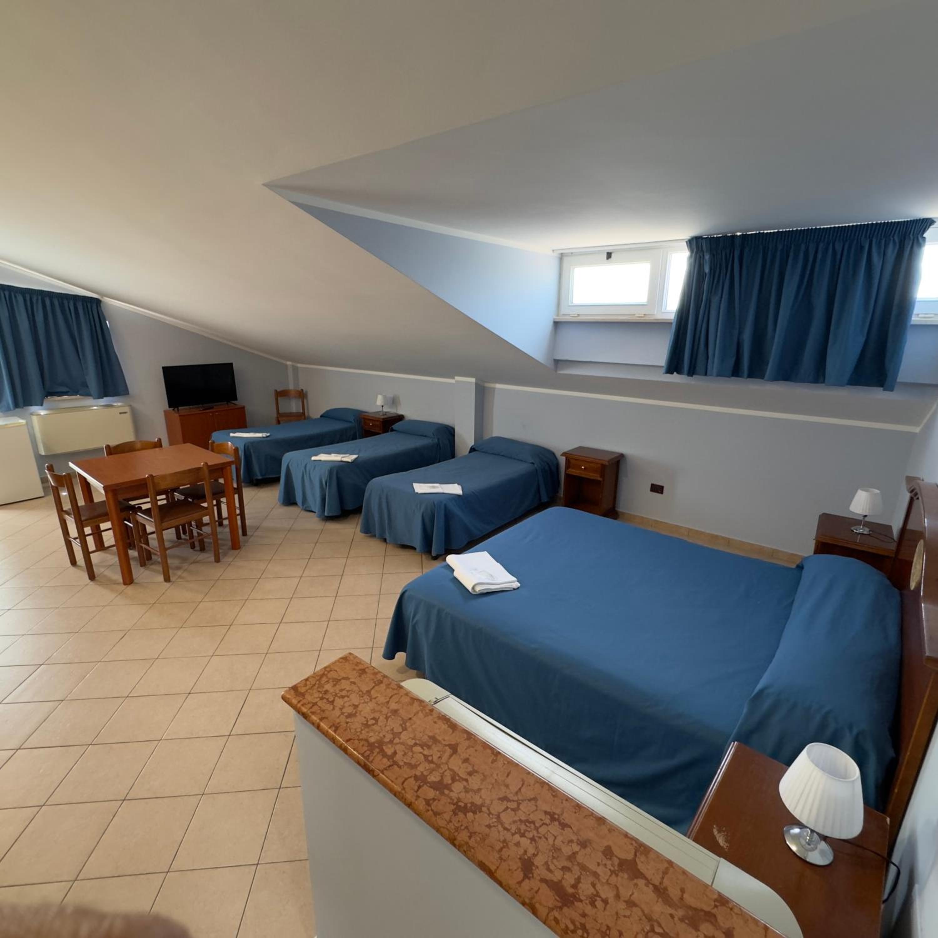 Family Room with Private Bathroom photo 1