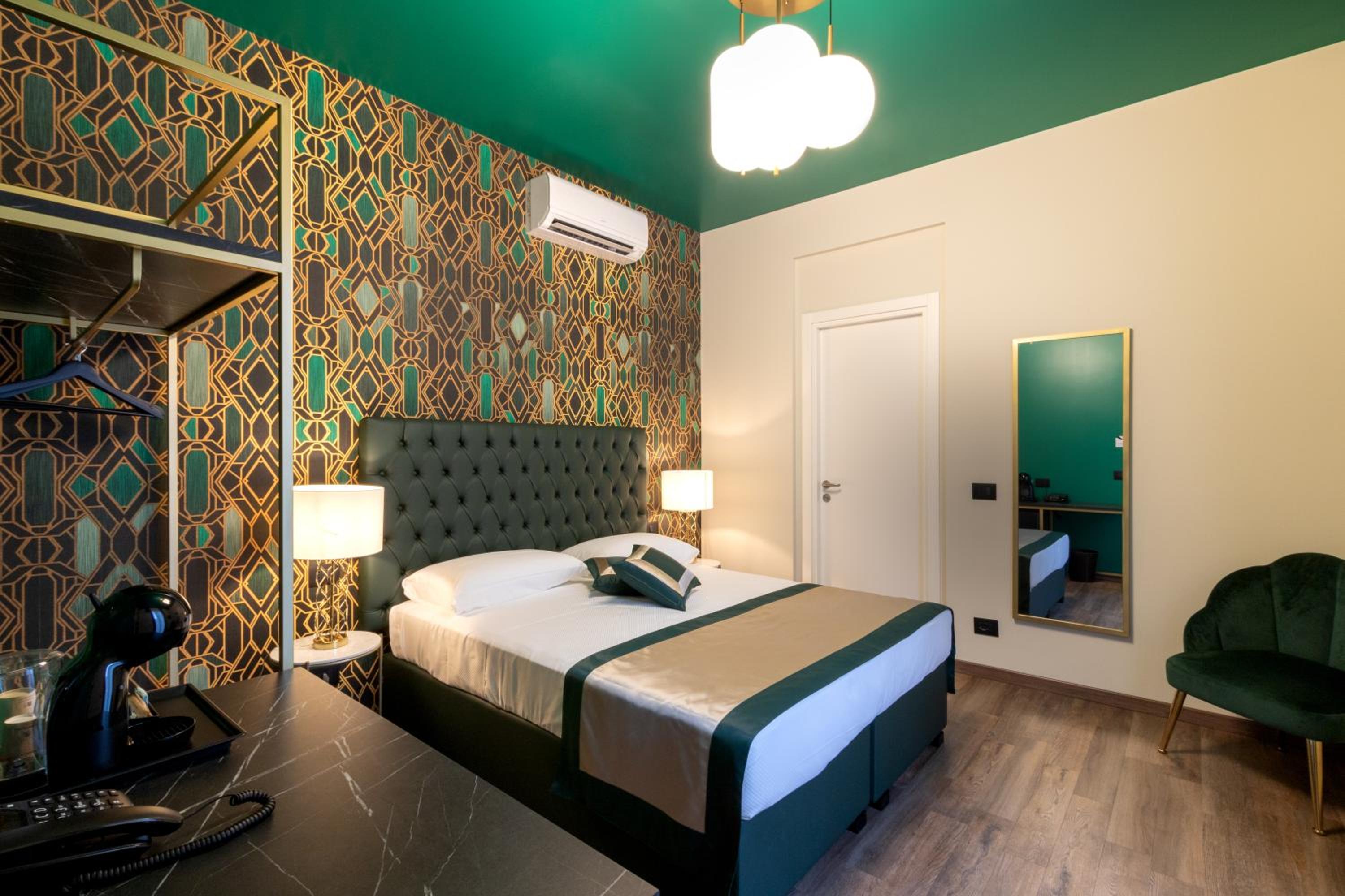 Deluxe Double or Twin Room - Photo 6