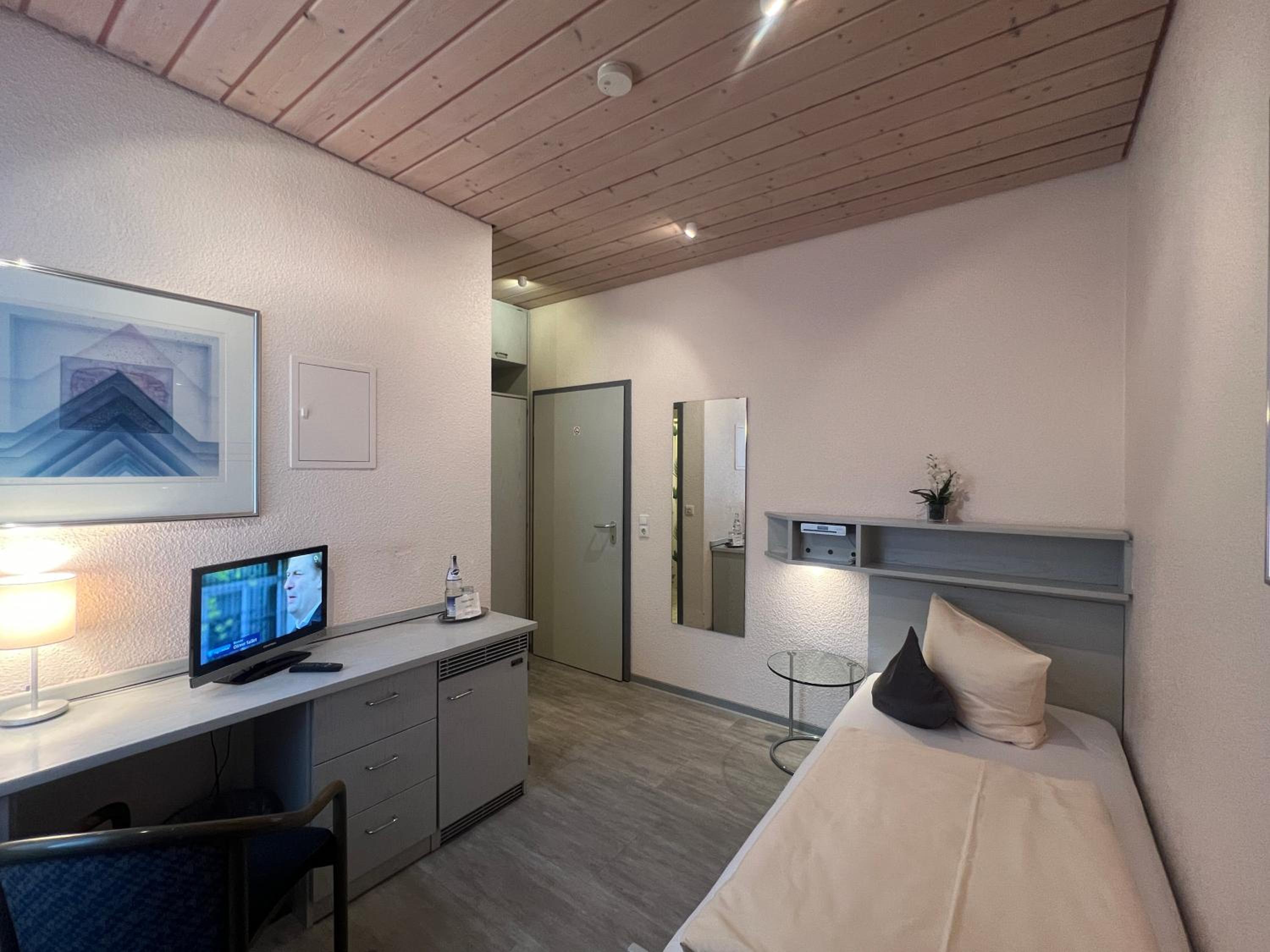 Single Room photo 3