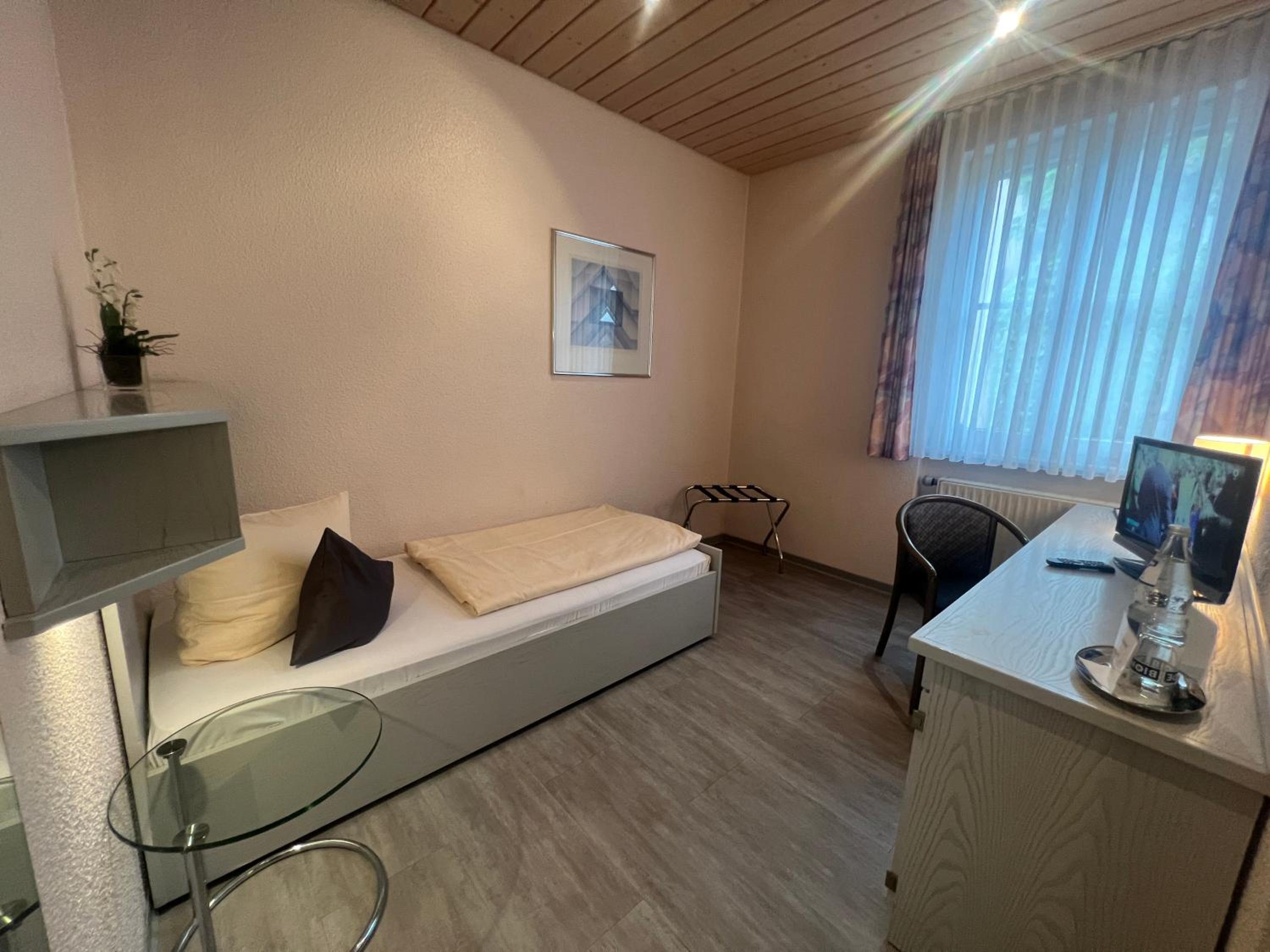 Single Room photo 3