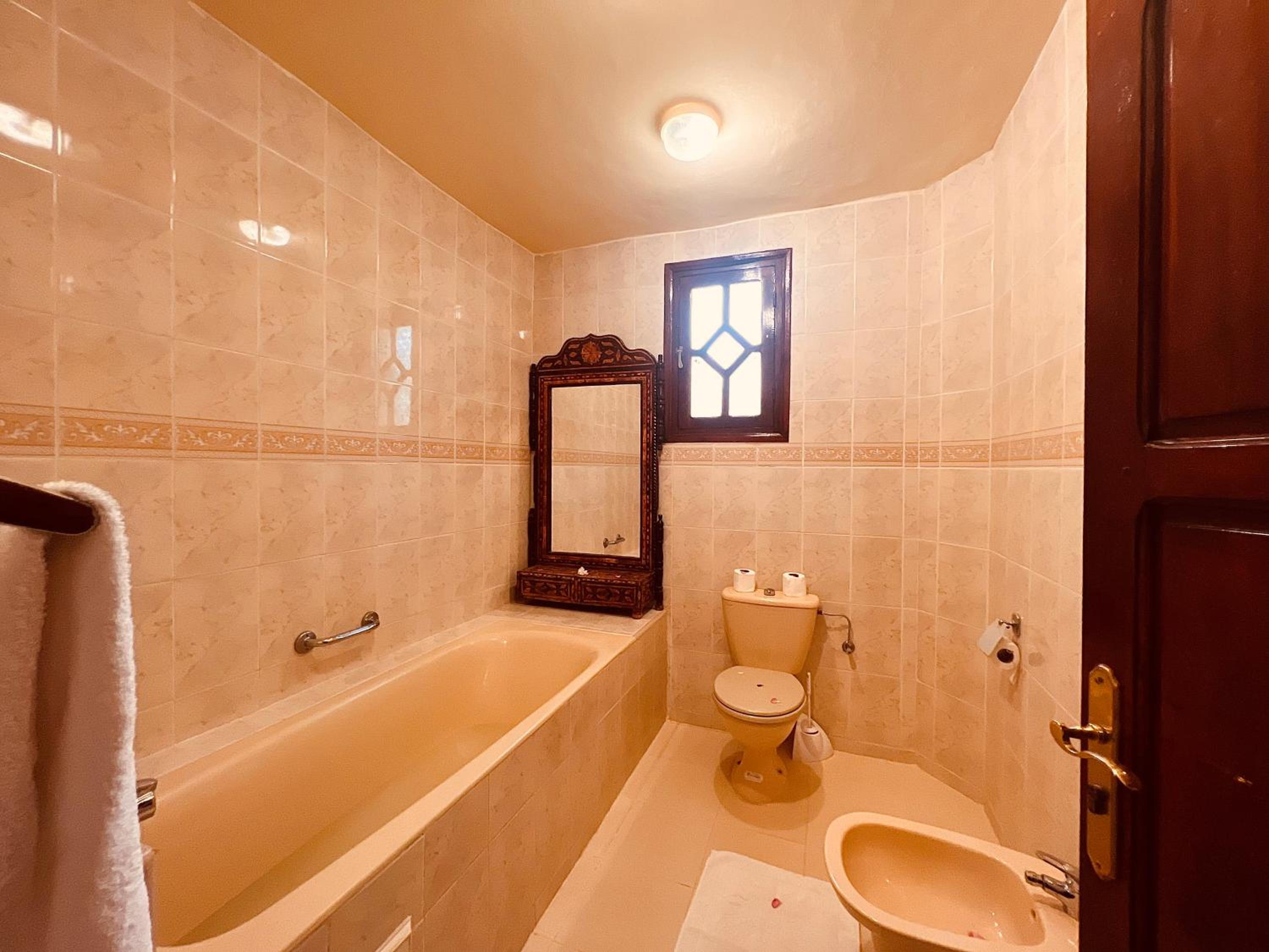 Suite with Pool View - Photo 8