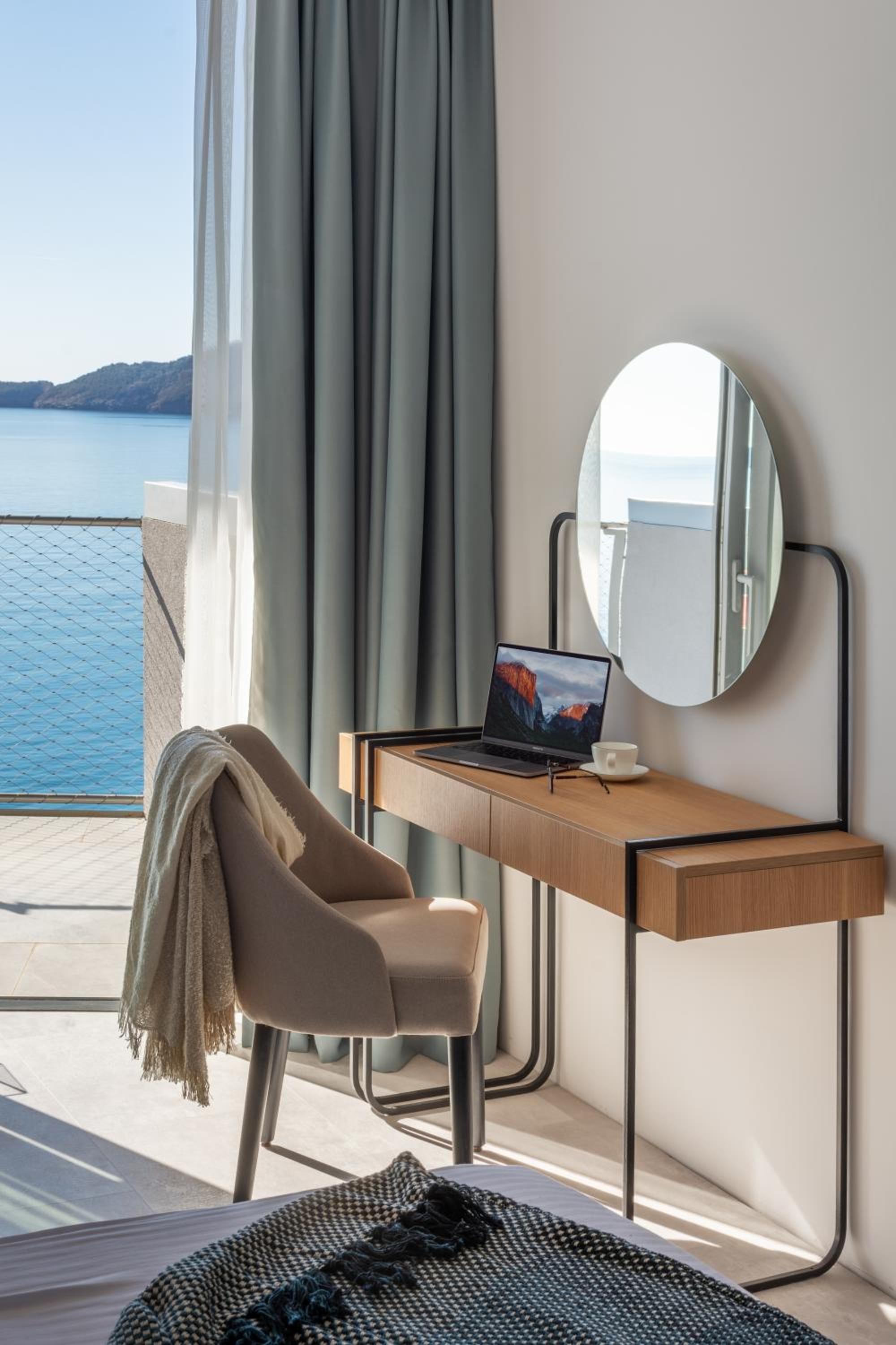 Premium Room with Sea View and Extra Bed photo 2