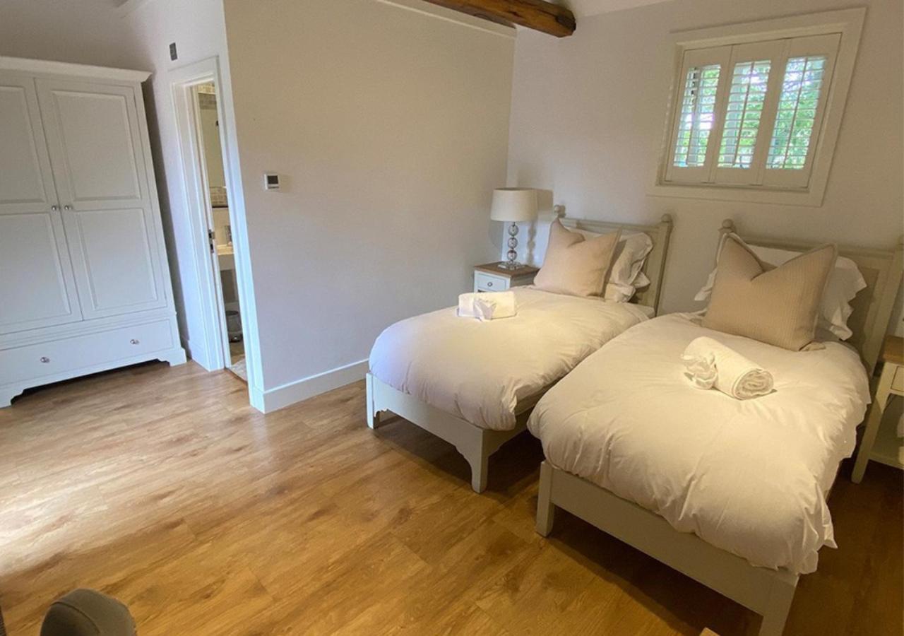 Twin Room with Private Bathroom photo 3