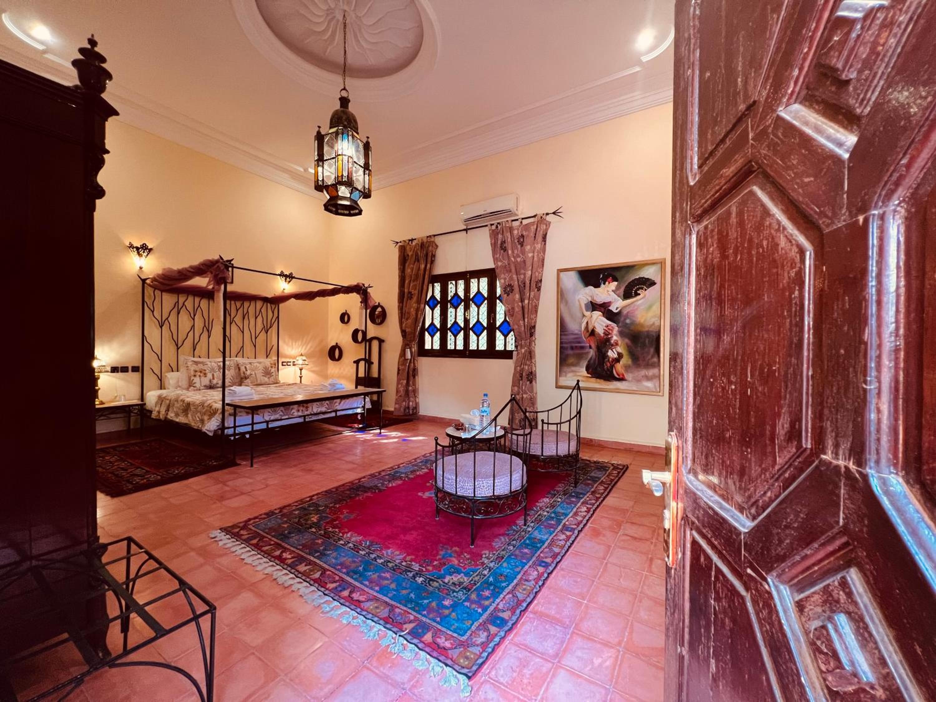 Suite with Pool View - Photo 1