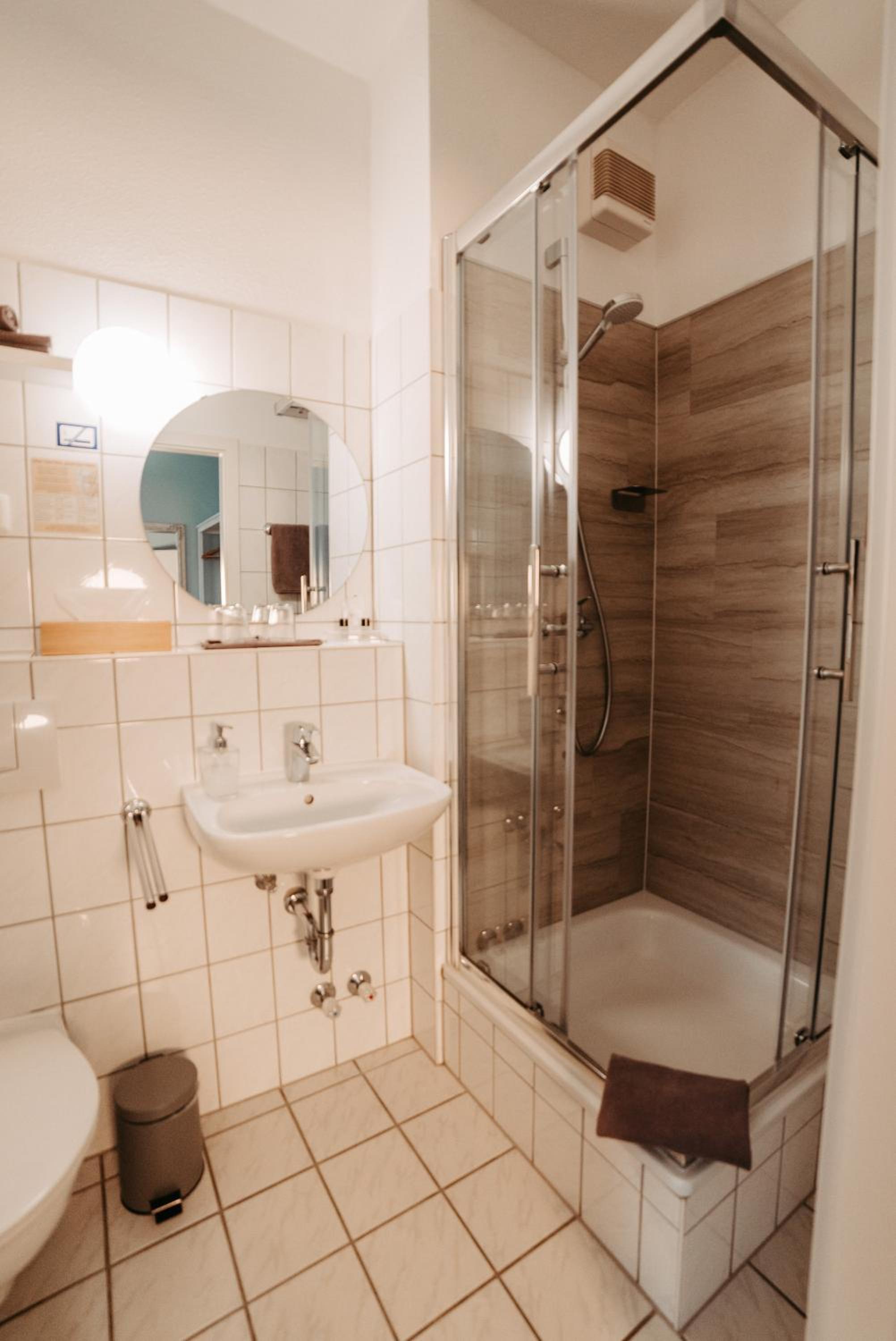 Double Room - Photo 6