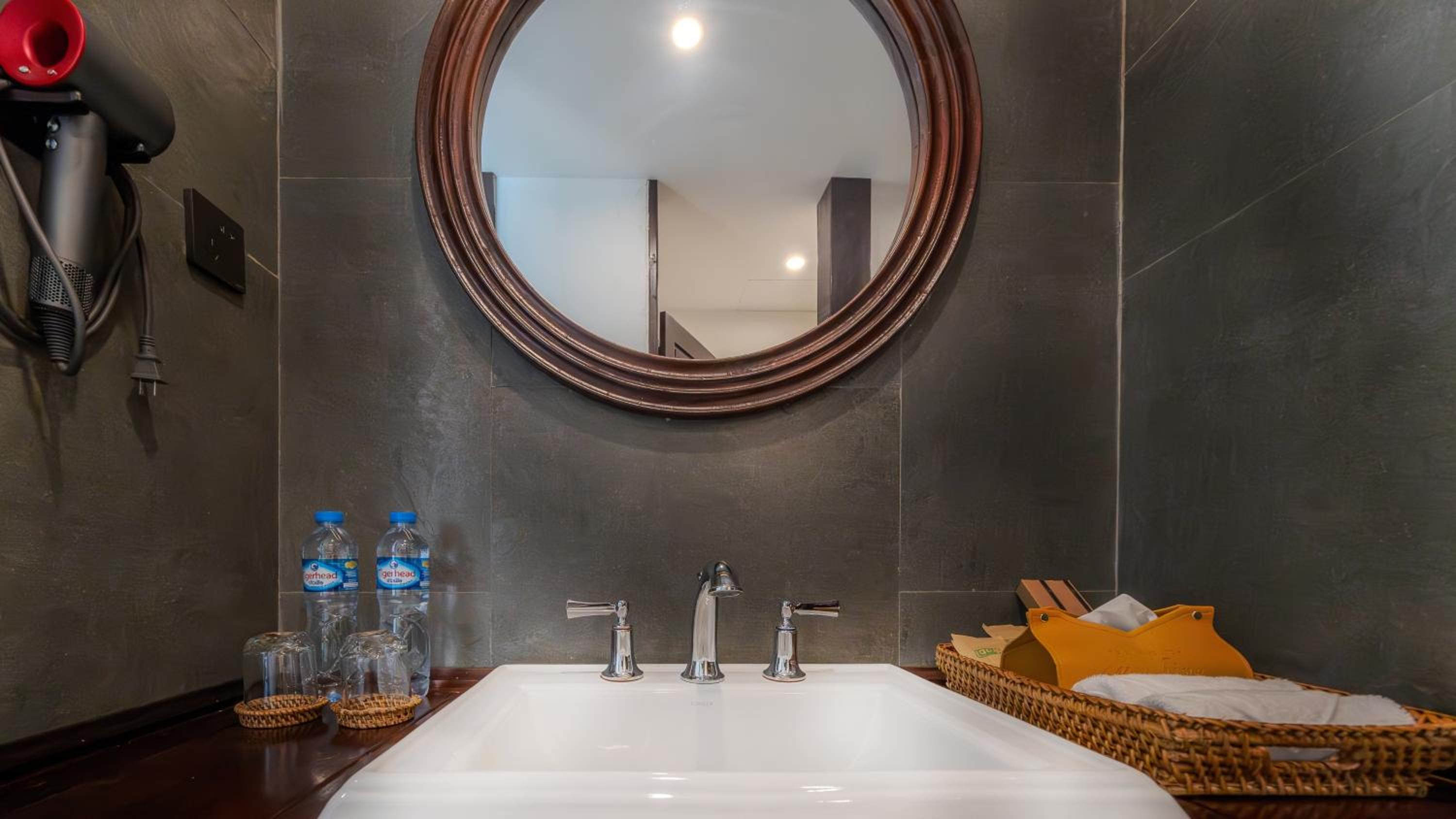 Twin Room with Pool View - Photo 15