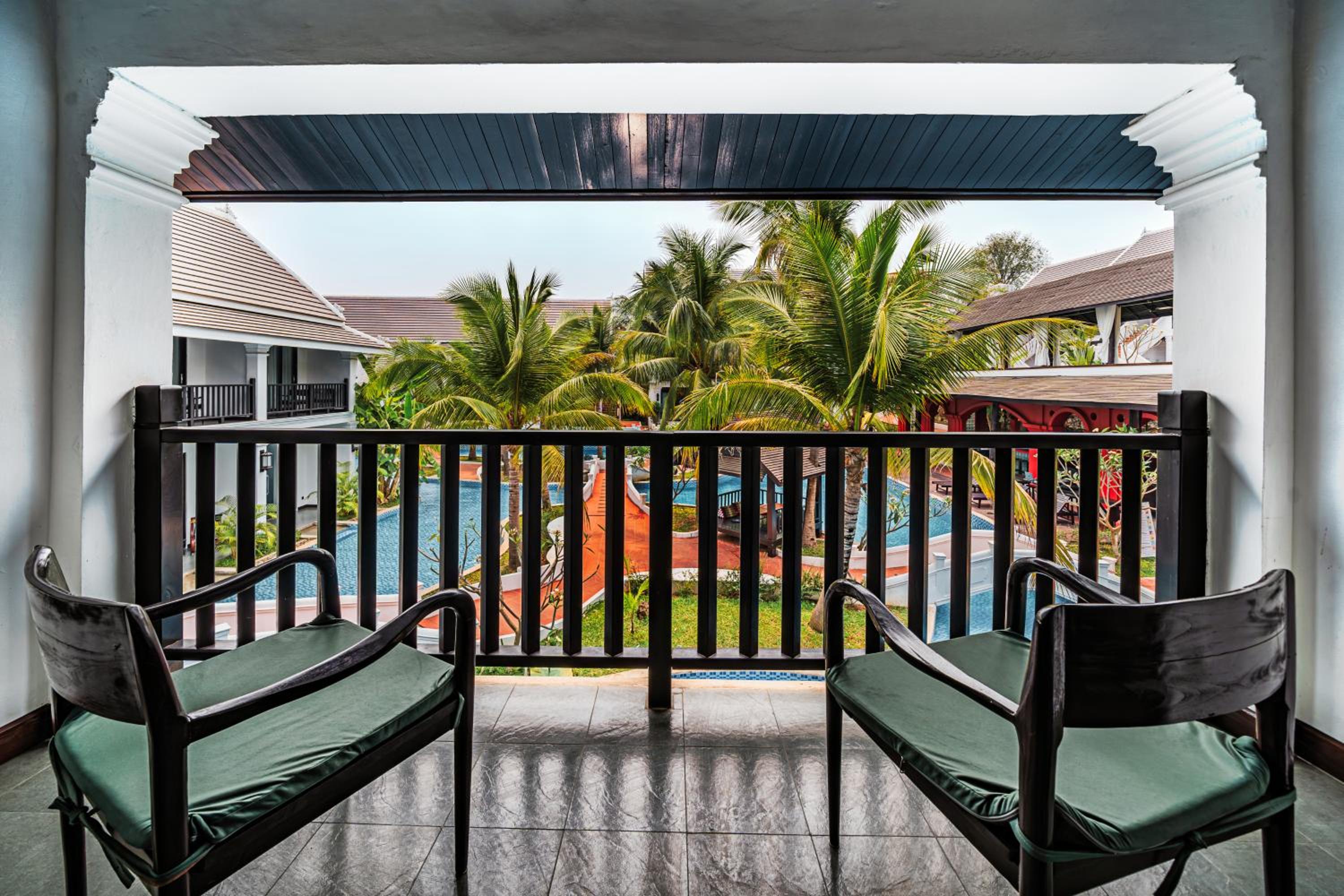 Twin Room with Pool View - Photo 21