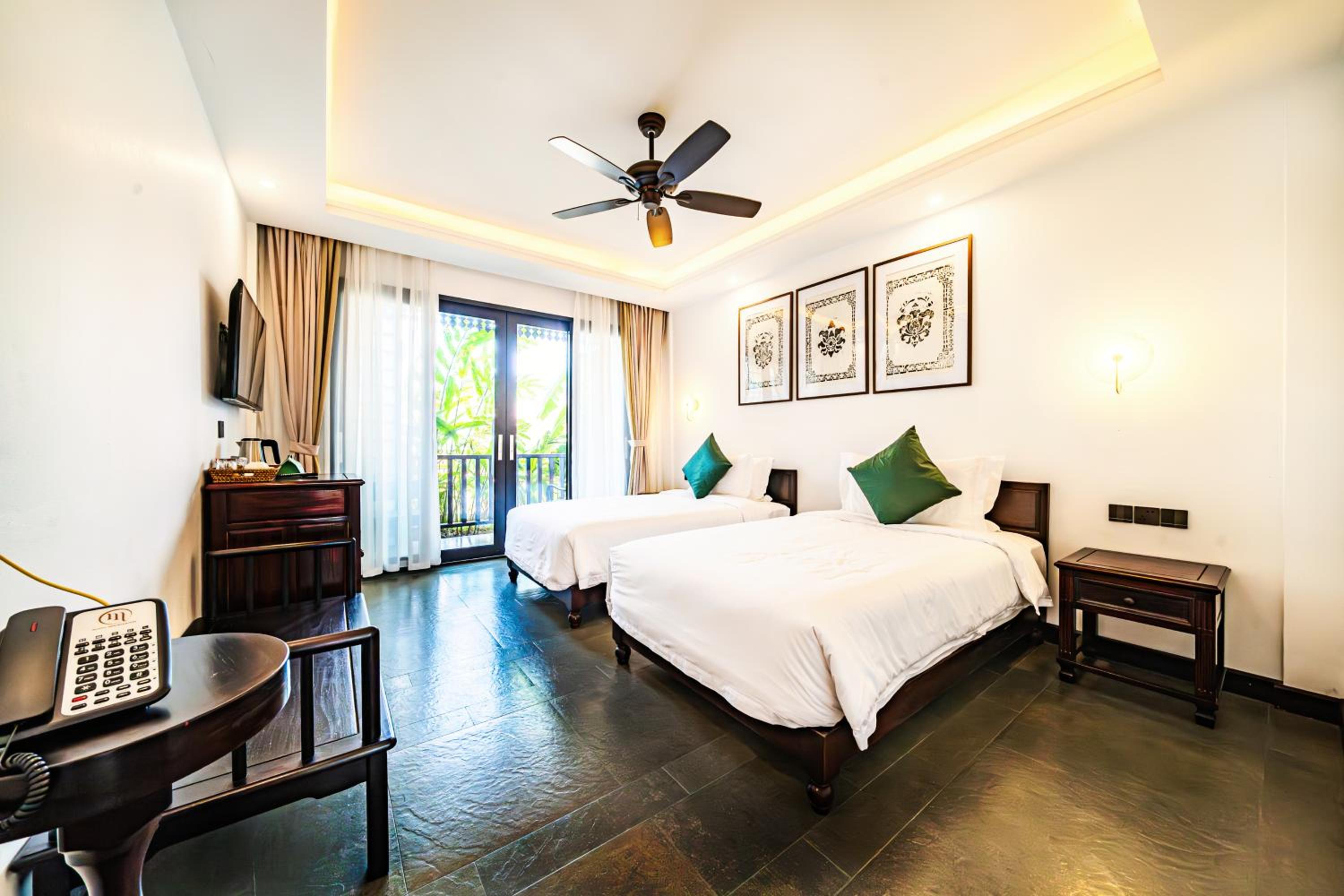 Economy Twin Room - Photo 17