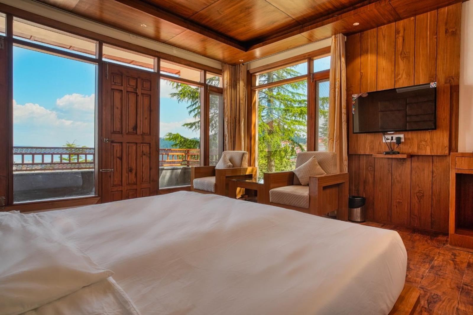 King Room with Mountain View photo 2