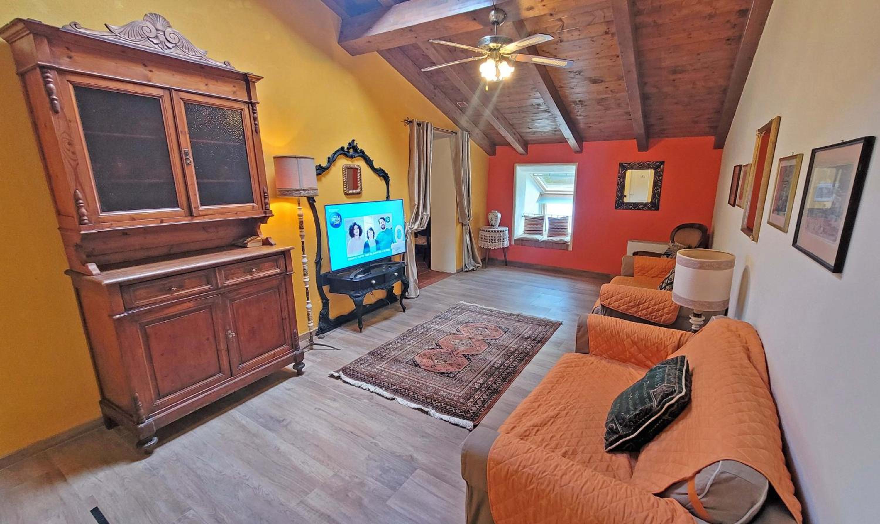 Five-Bedroom House photo 3