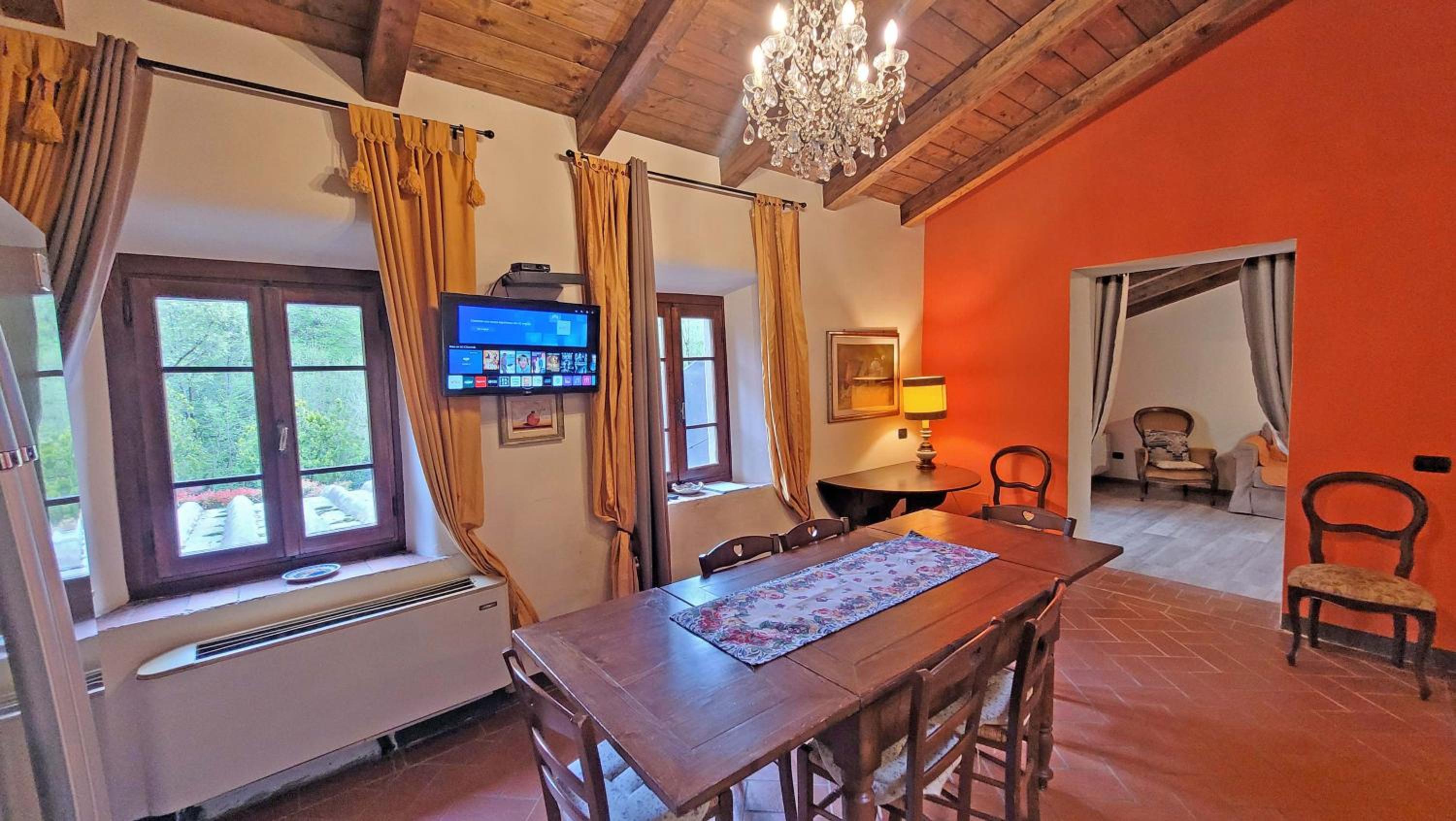 Five-Bedroom House photo 2