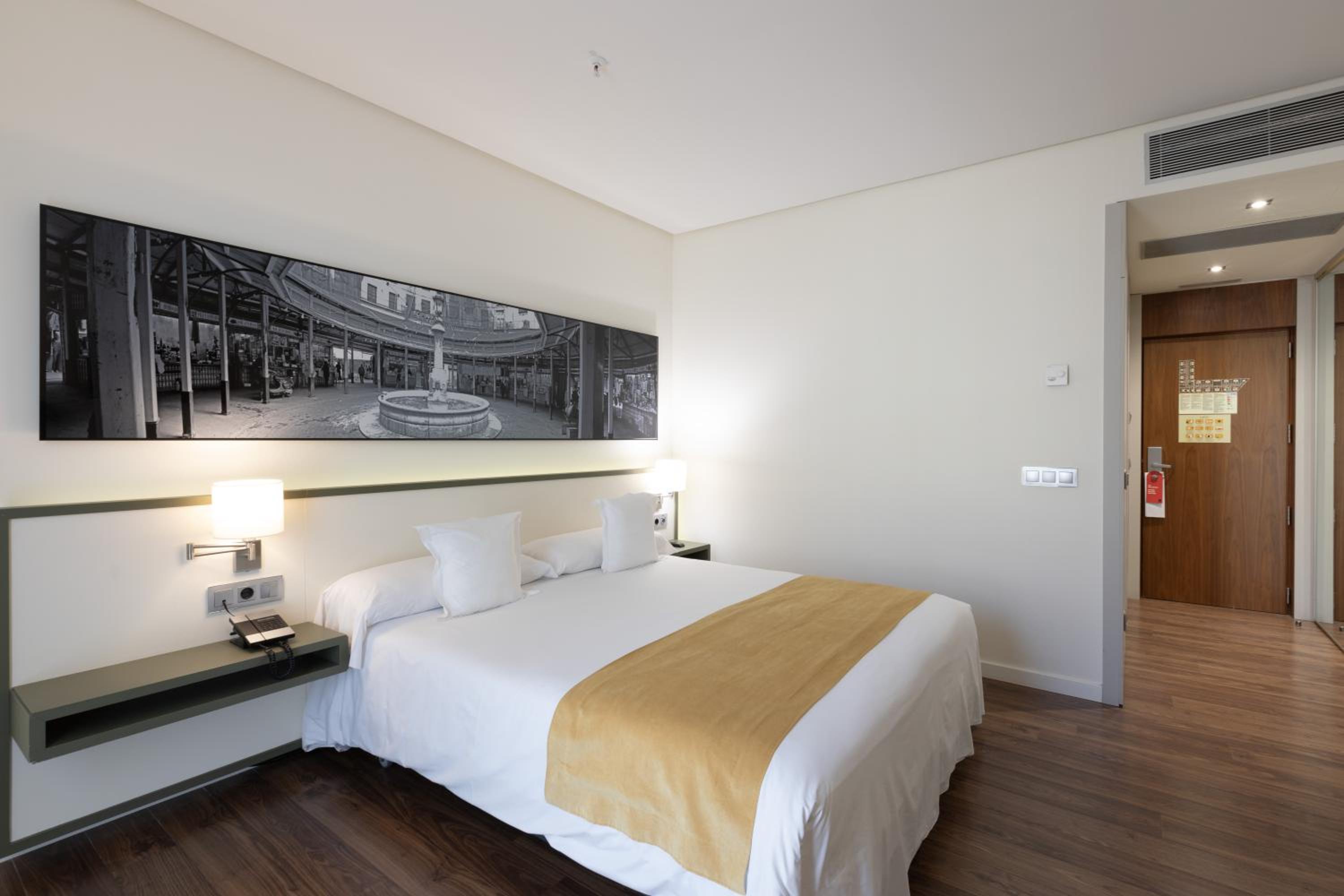 Habitación Queen con vista a la piscina