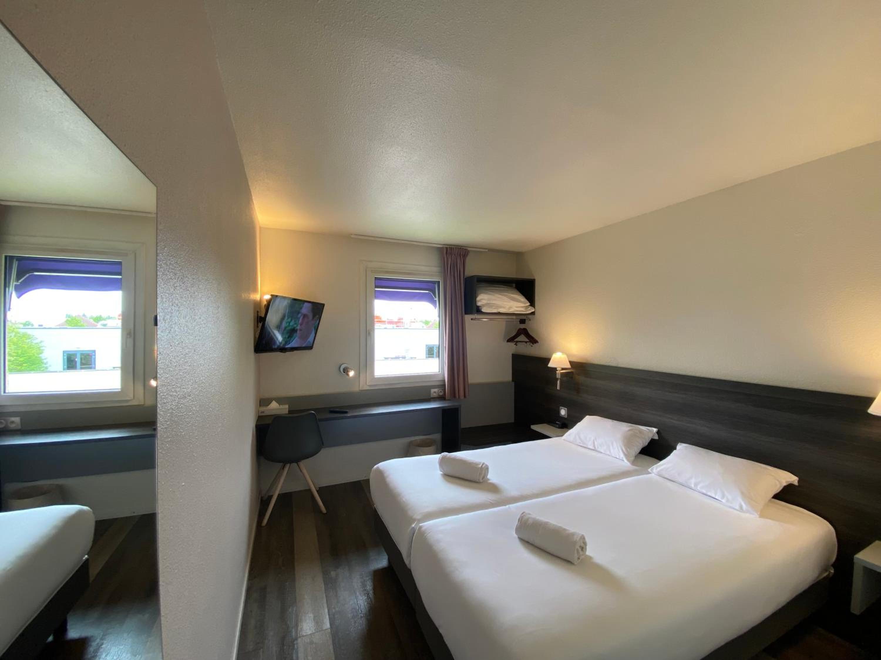 Twin Room - Photo 4