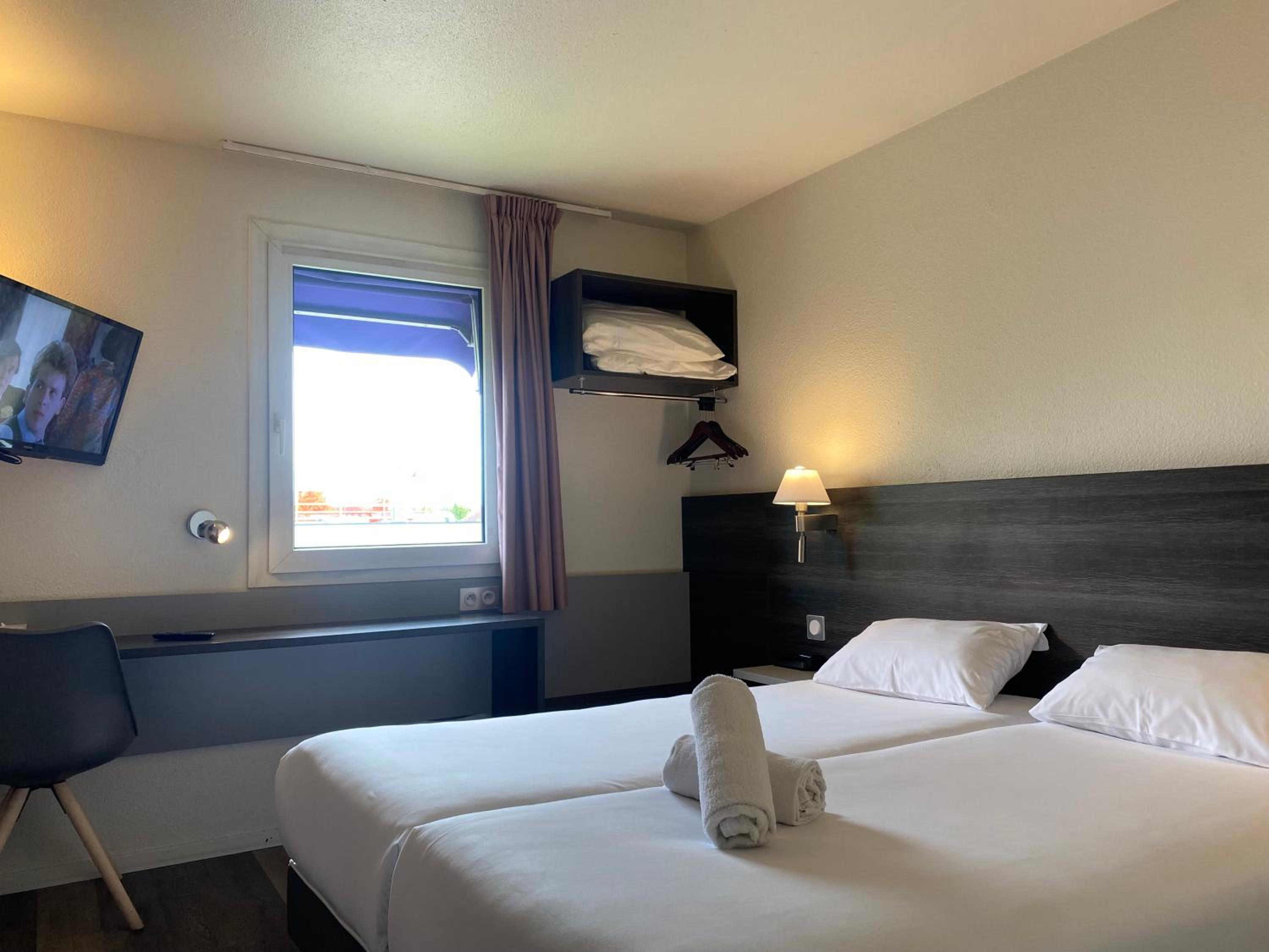 Twin Room - Photo 5