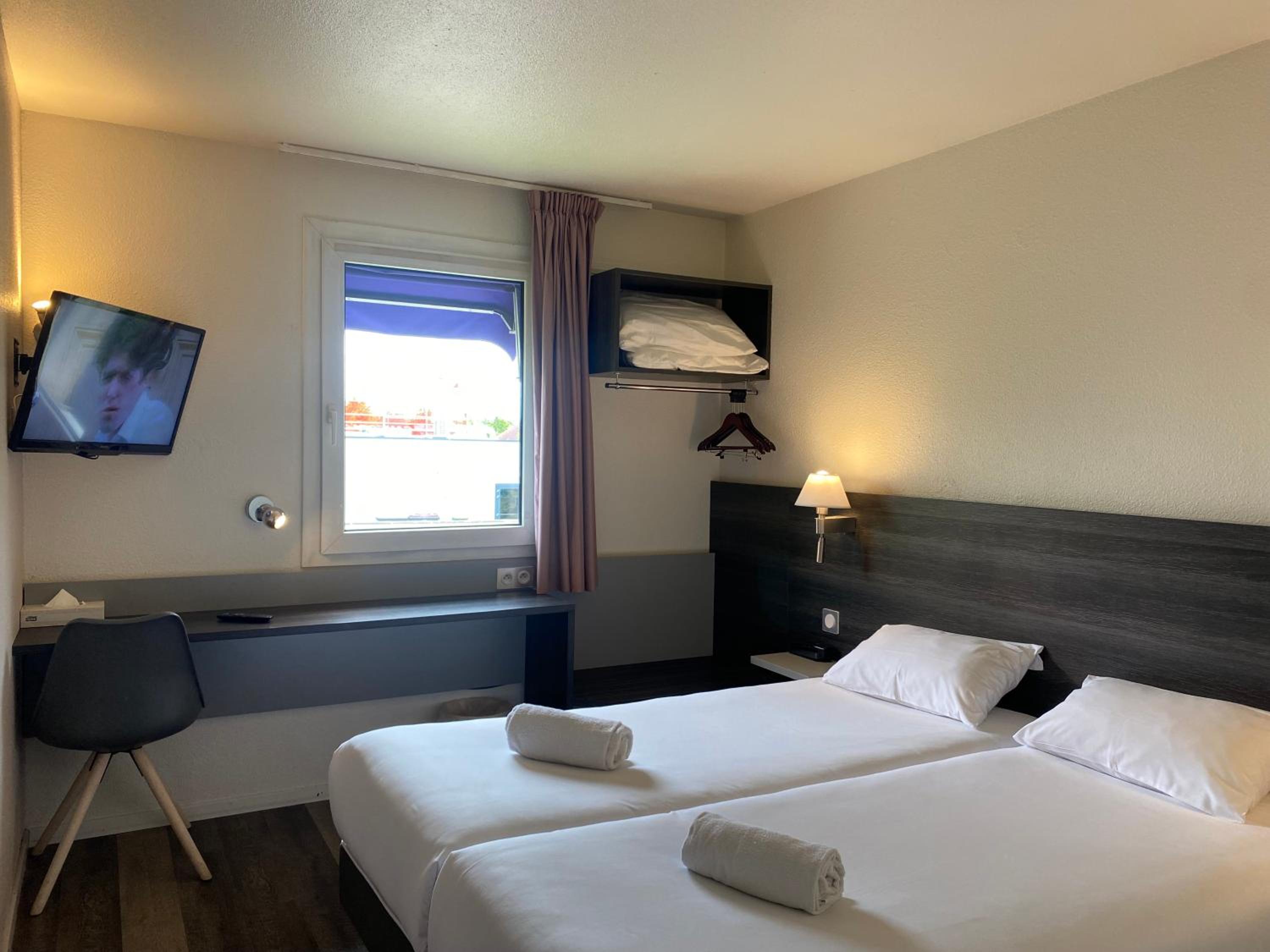 Twin Room - Photo 7
