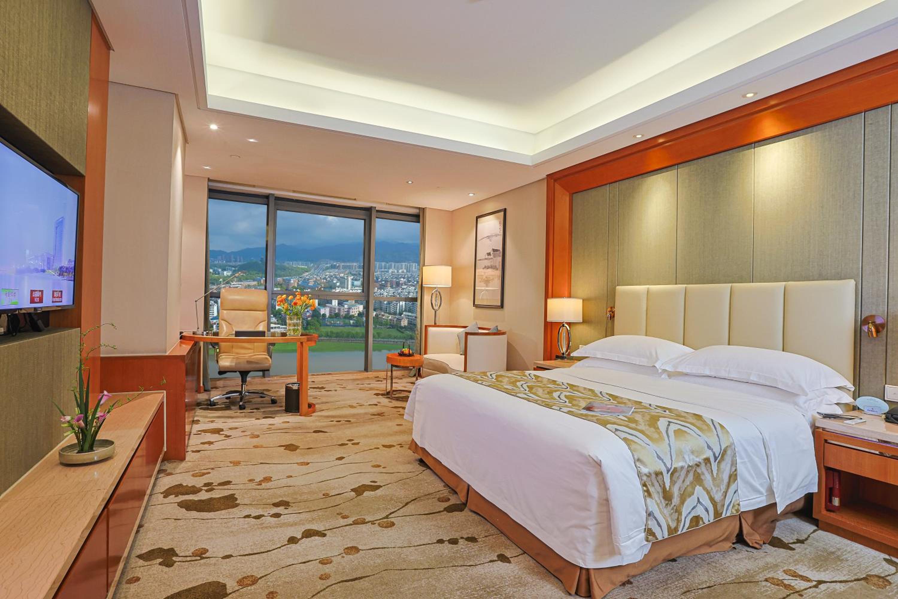 Business Queen Room with River View