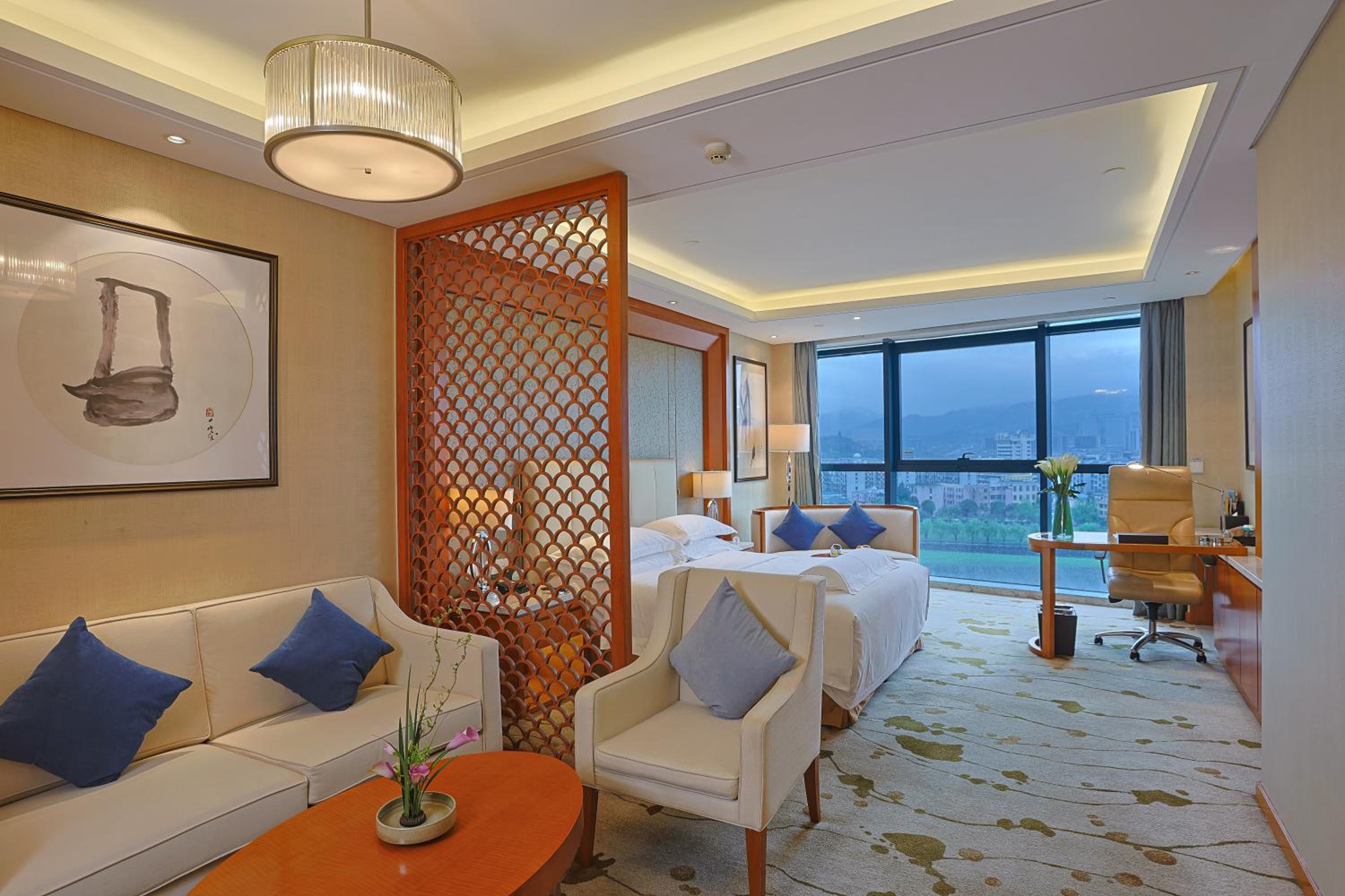 Deluxe Queen Room with River View