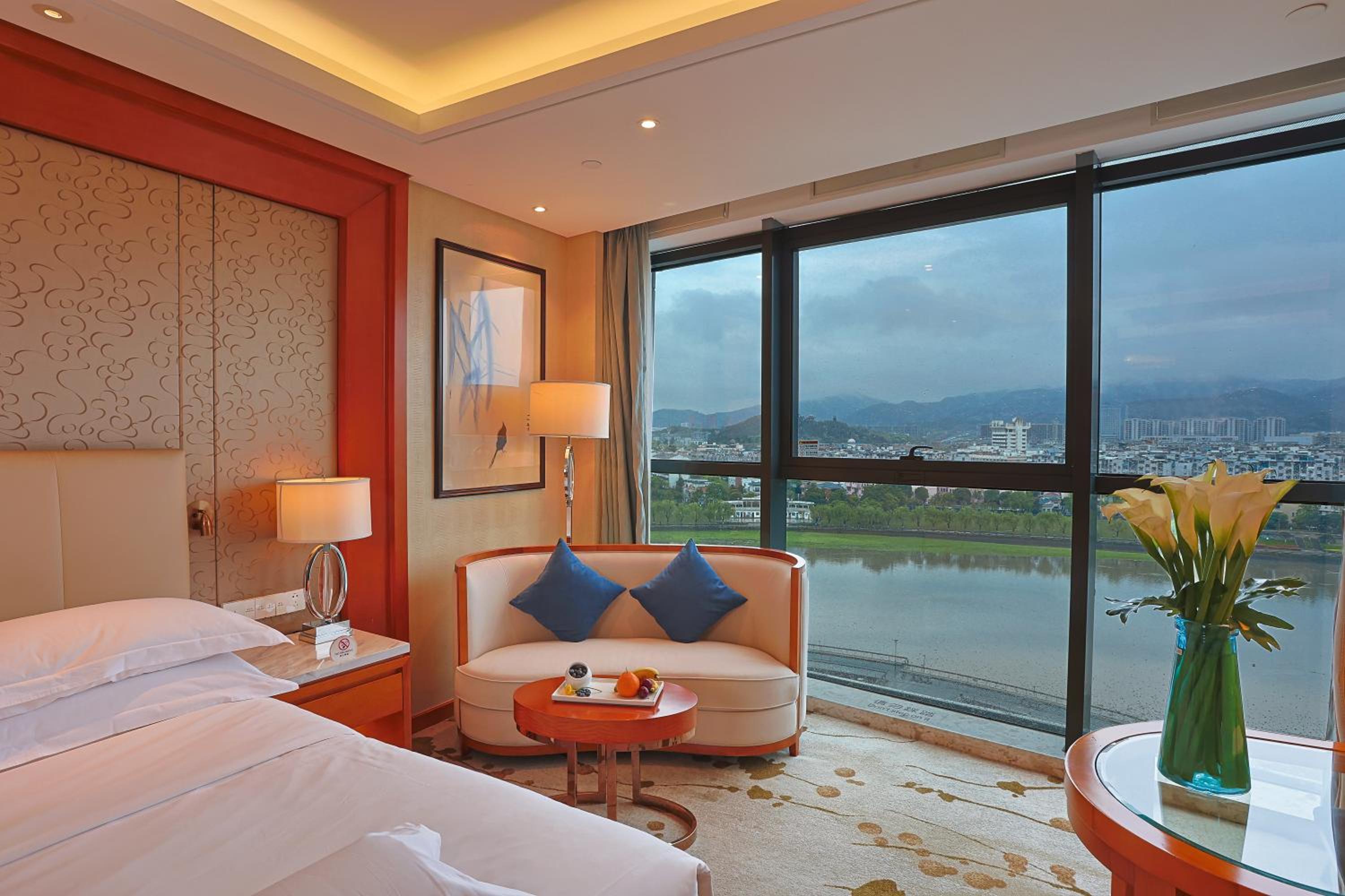 Deluxe Queen Room with River View photo 3