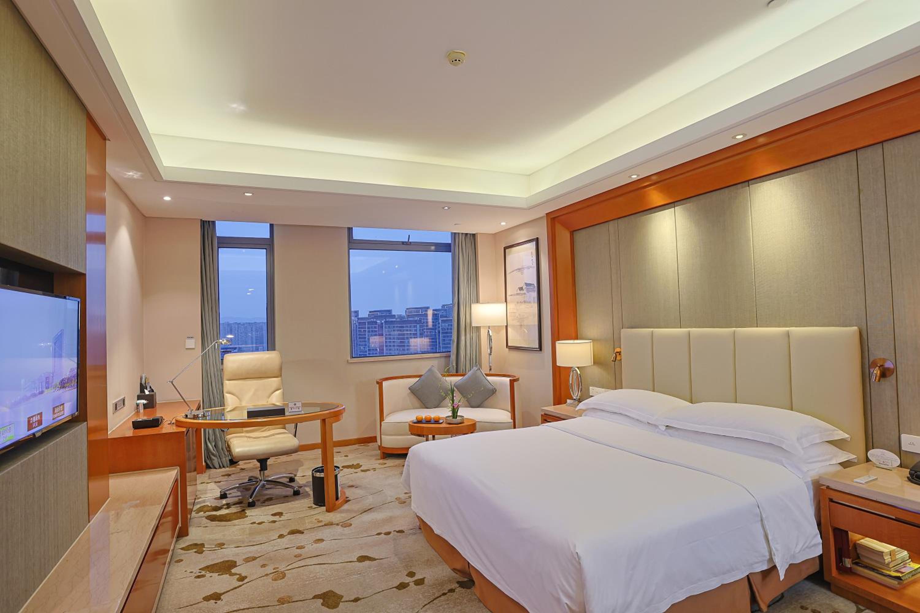 Business Queen Room with City View