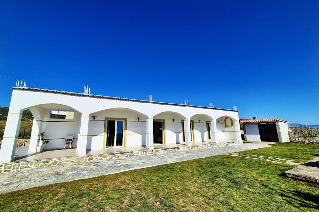 Three-Bedroom Villa photo 3