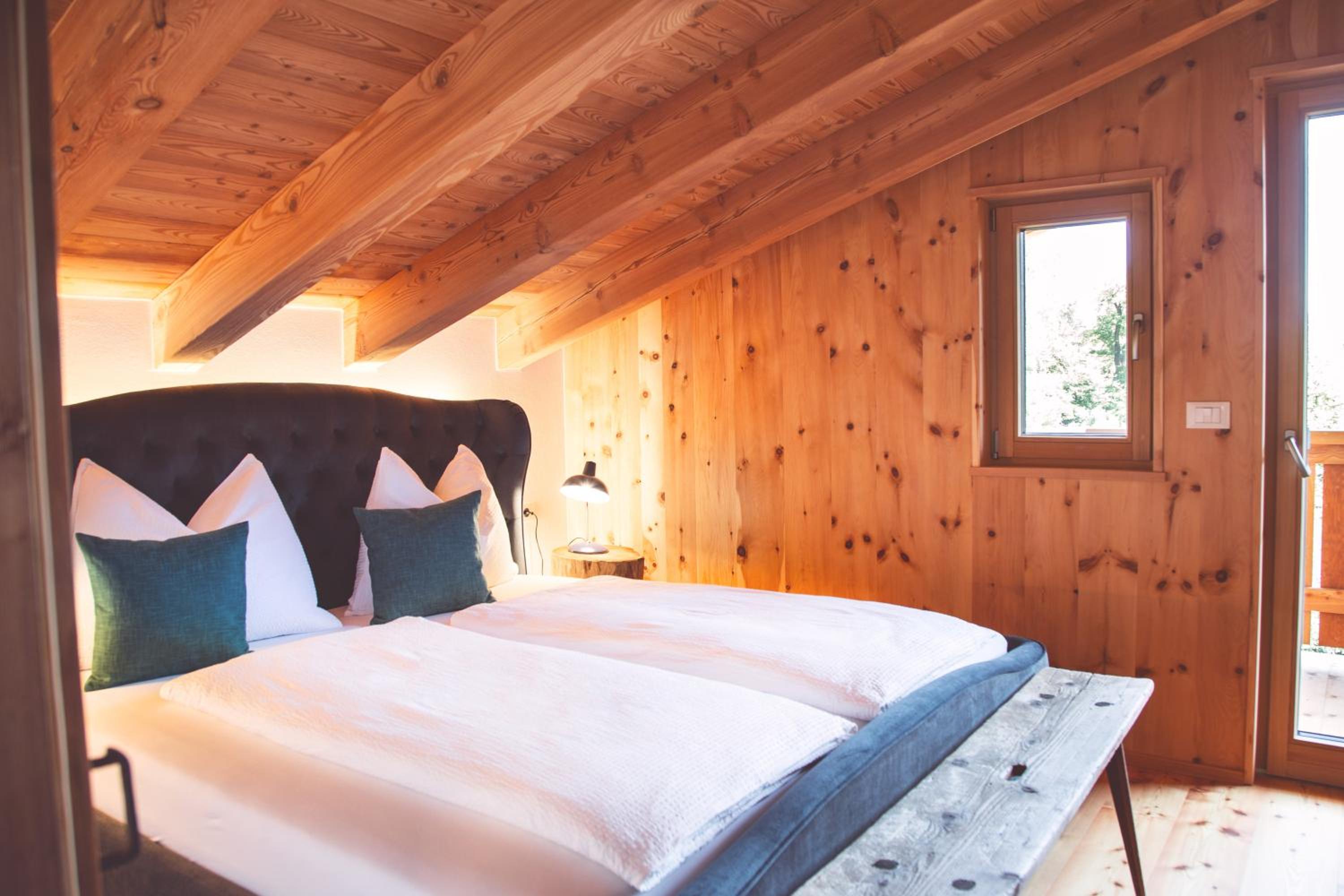 Two-Bedroom Apartment with Mountain View