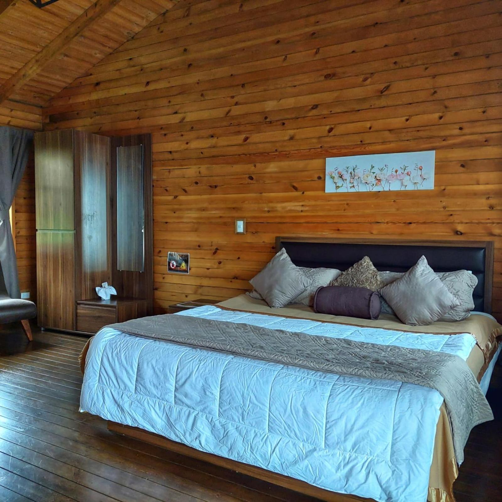 King Room with Mountain View