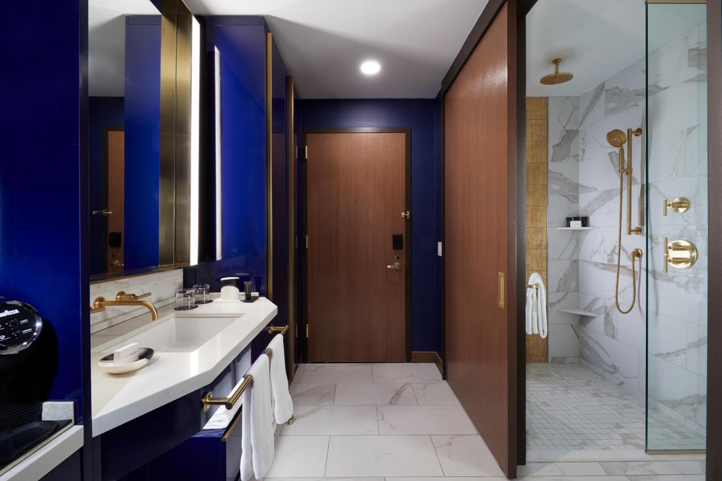 Superior King Room - Photo 4