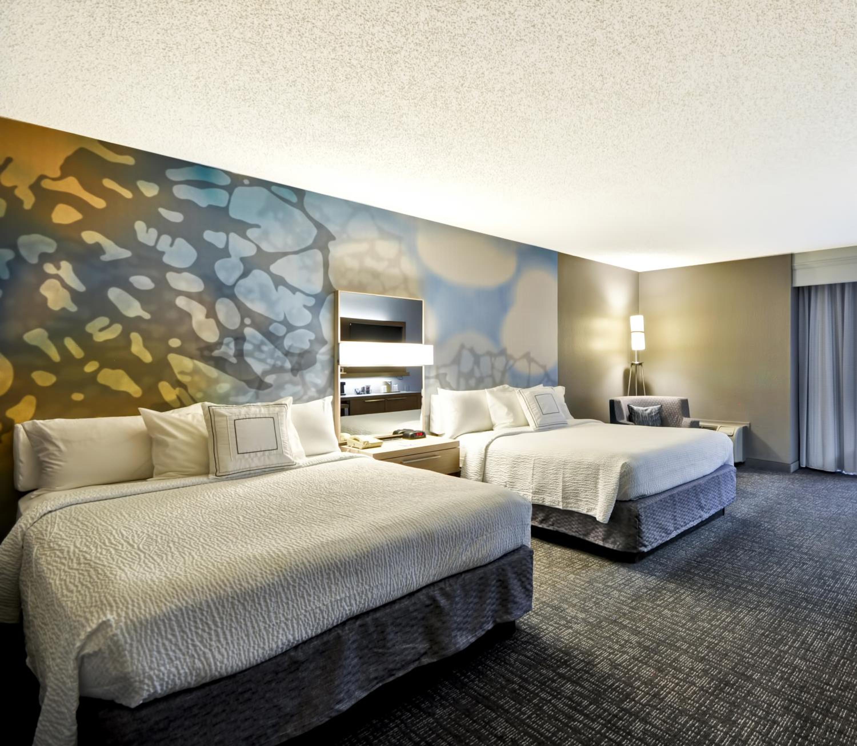 Queen Room with Two Queen Beds - Photo 1