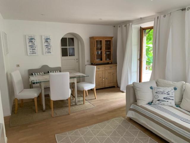 Apartment photo 2