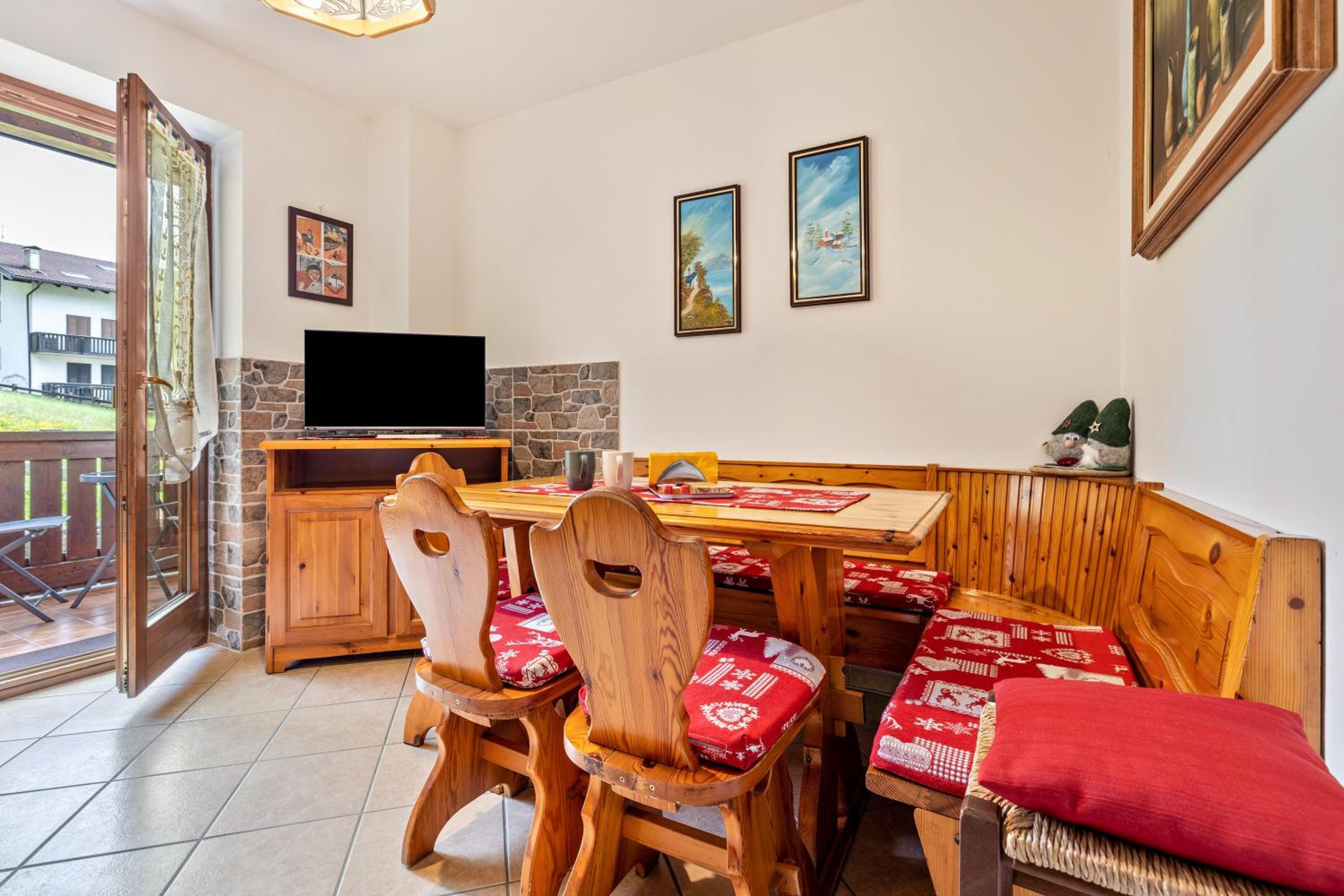Two-Bedroom Deluxe Apartment with Garden View photo 2