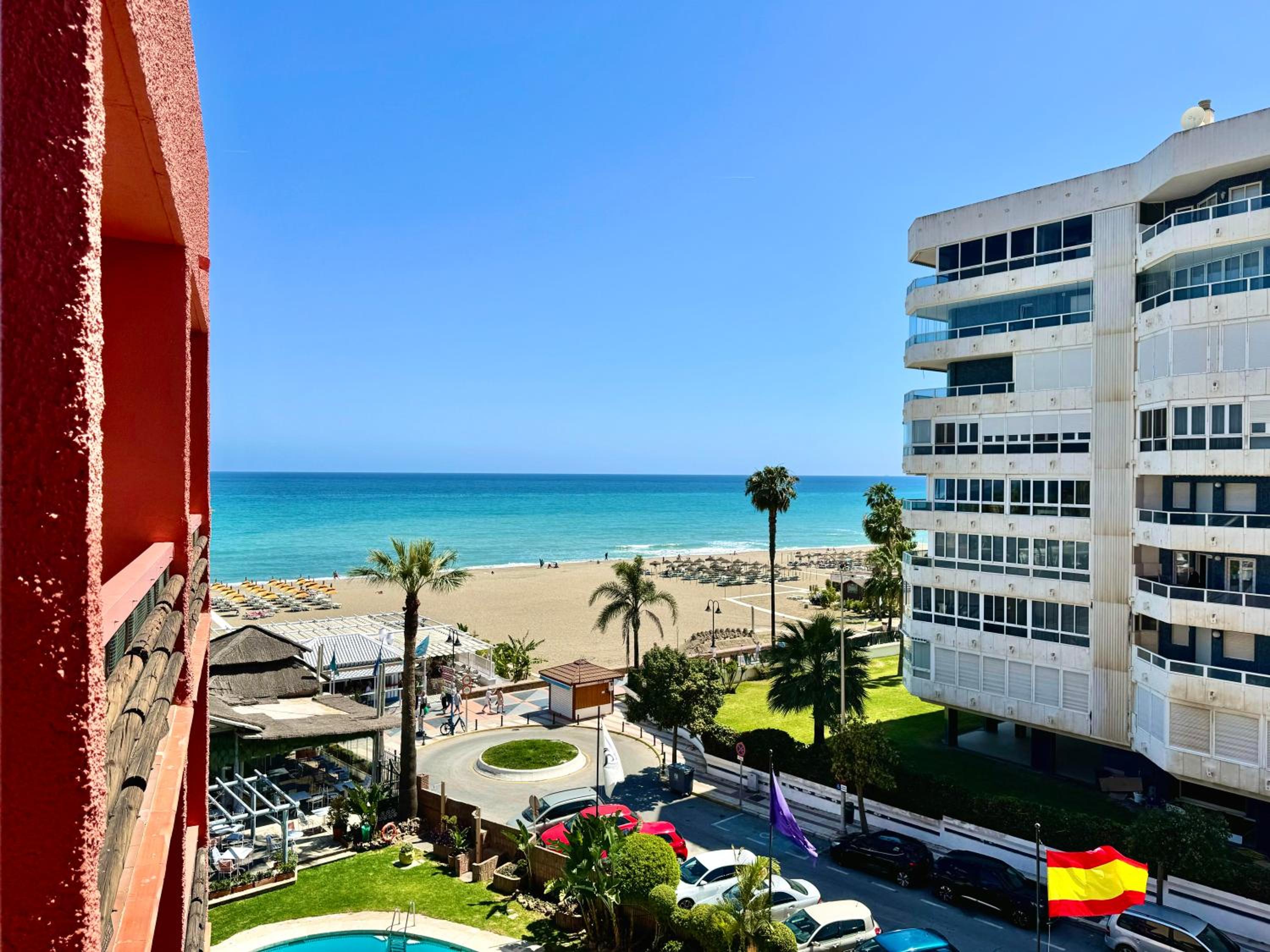 Double or Twin Room with Partial Sea View - Photo 4