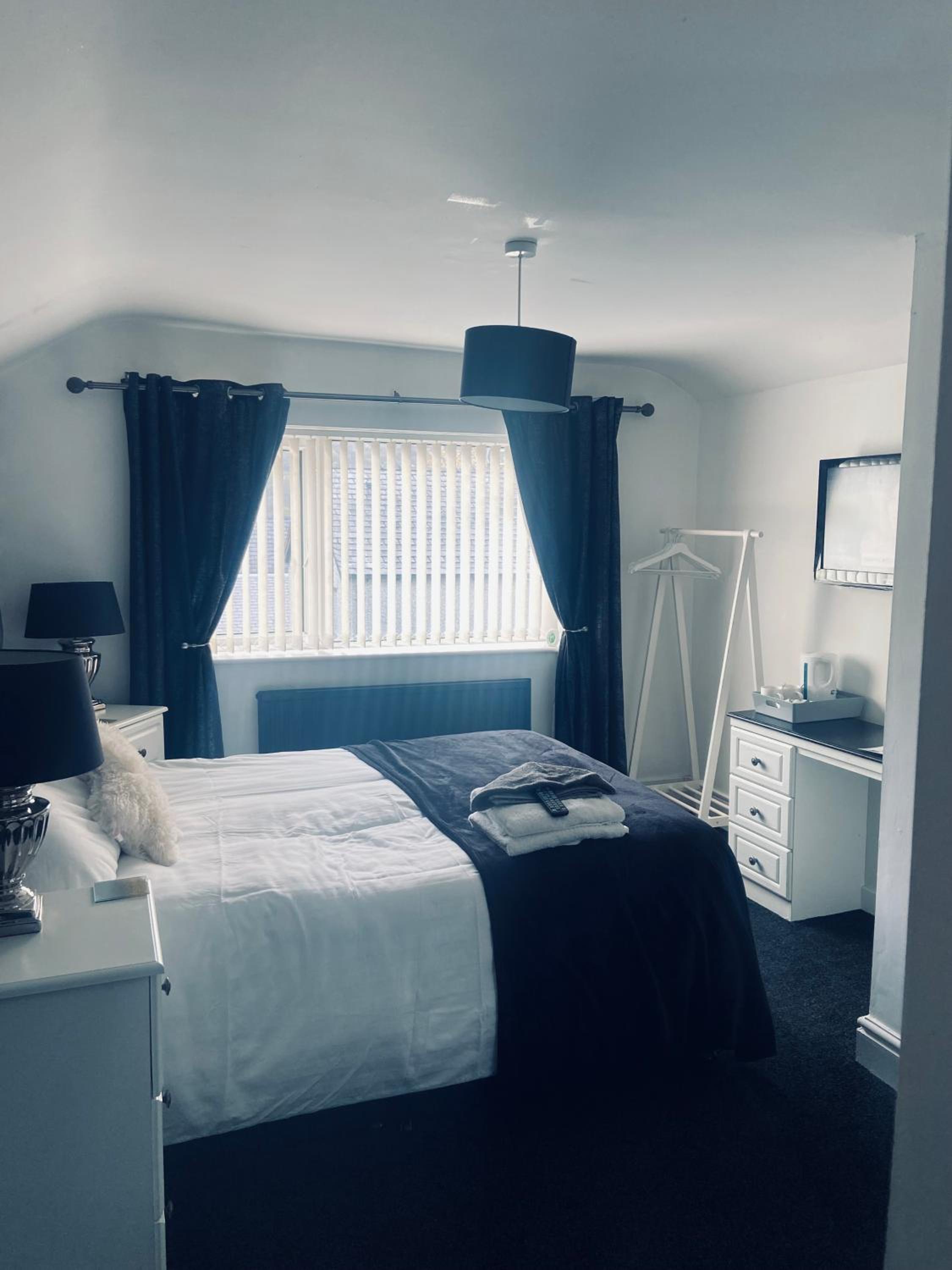Double Room with En Suite Bathroom photo 2