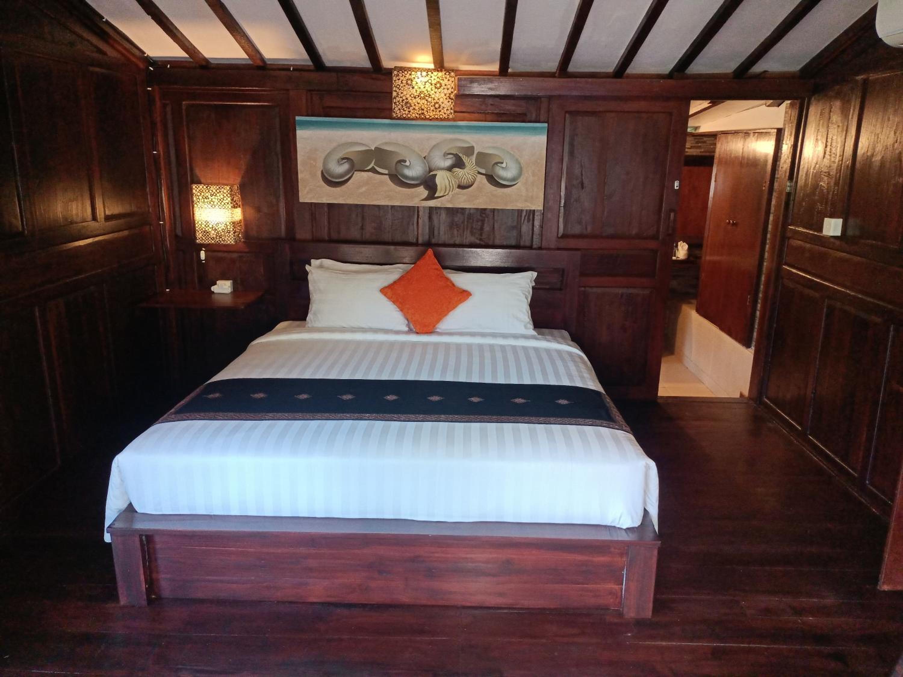 Studio with Mountain View - Photo 23