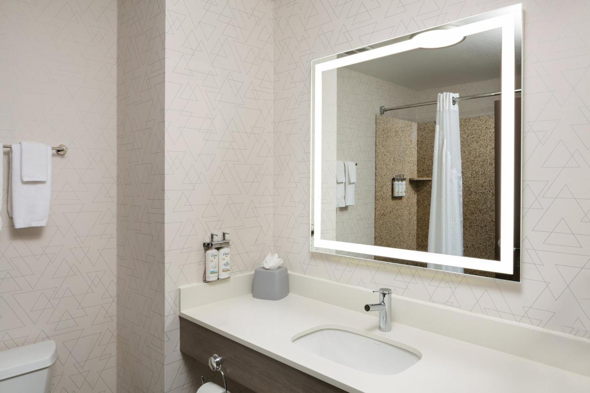 Standard King Room - Photo 4