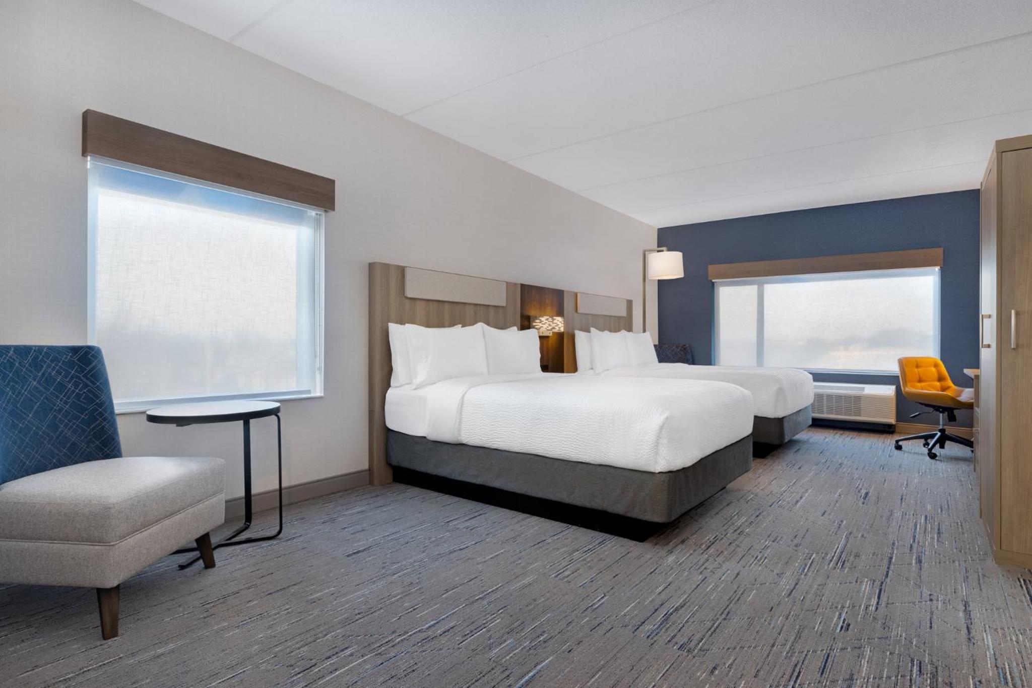 Standard Queen Room with Two Queen Beds and Extra Floor Space photo 1