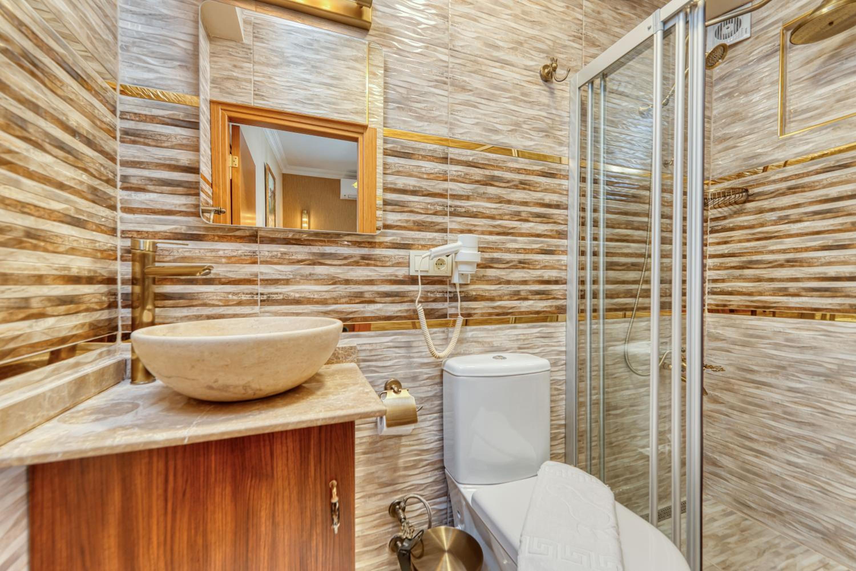 One-Bedroom Suite photo 3