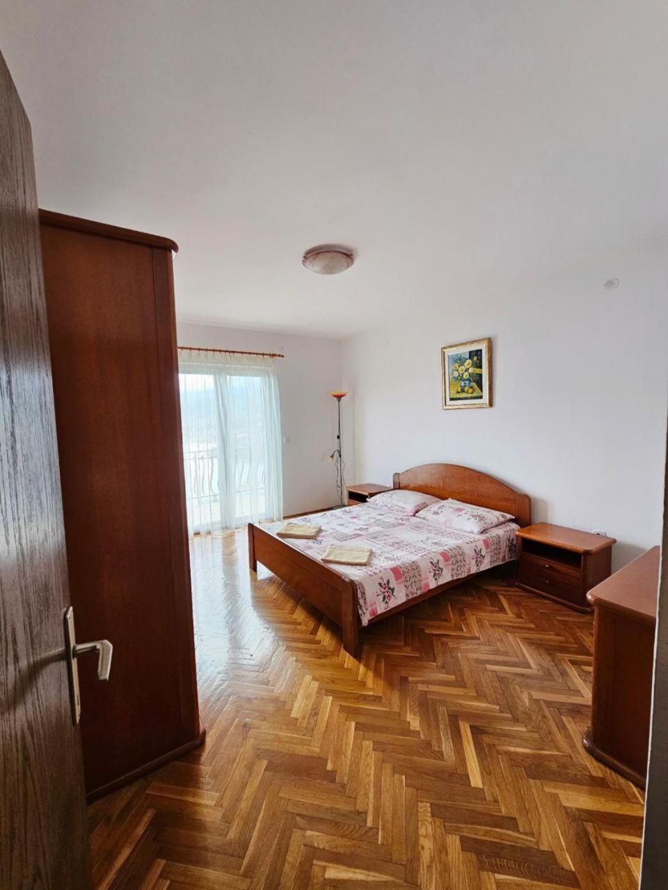 Four-Bedroom House - Photo 6