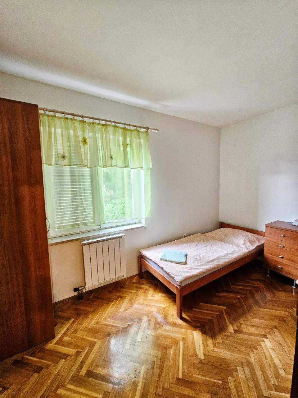 Four-Bedroom House - Photo 10