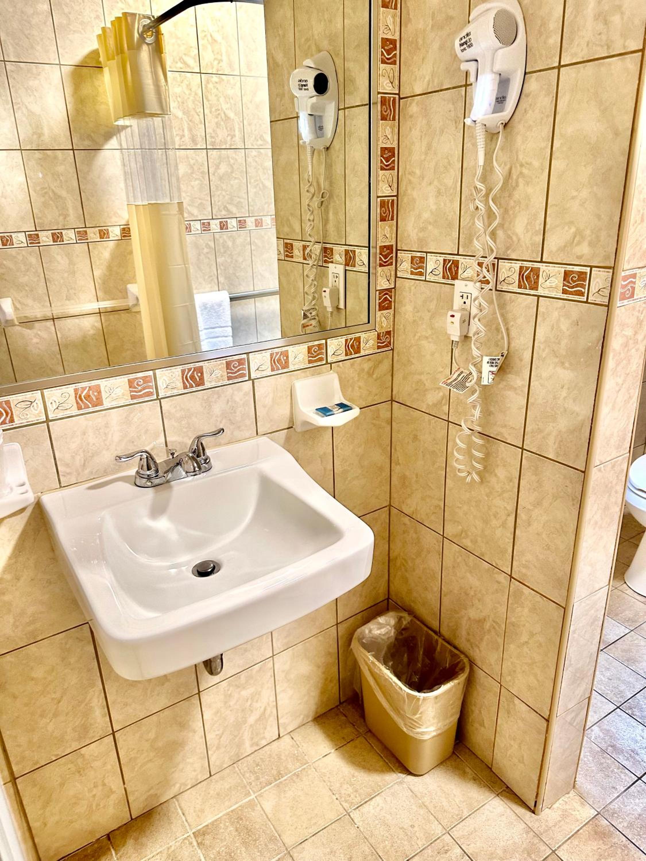 One Queen Bed Room, Accessible