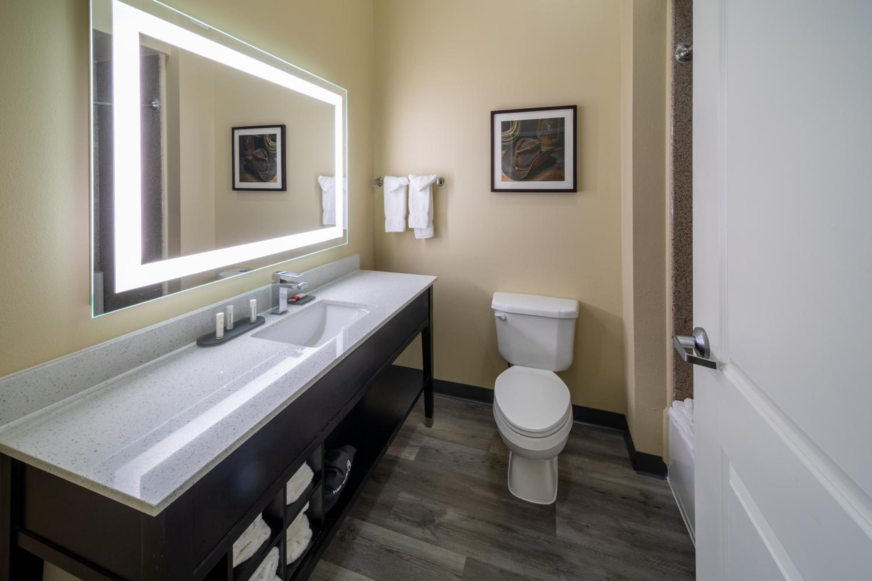 Deluxe King Room - Photo 2