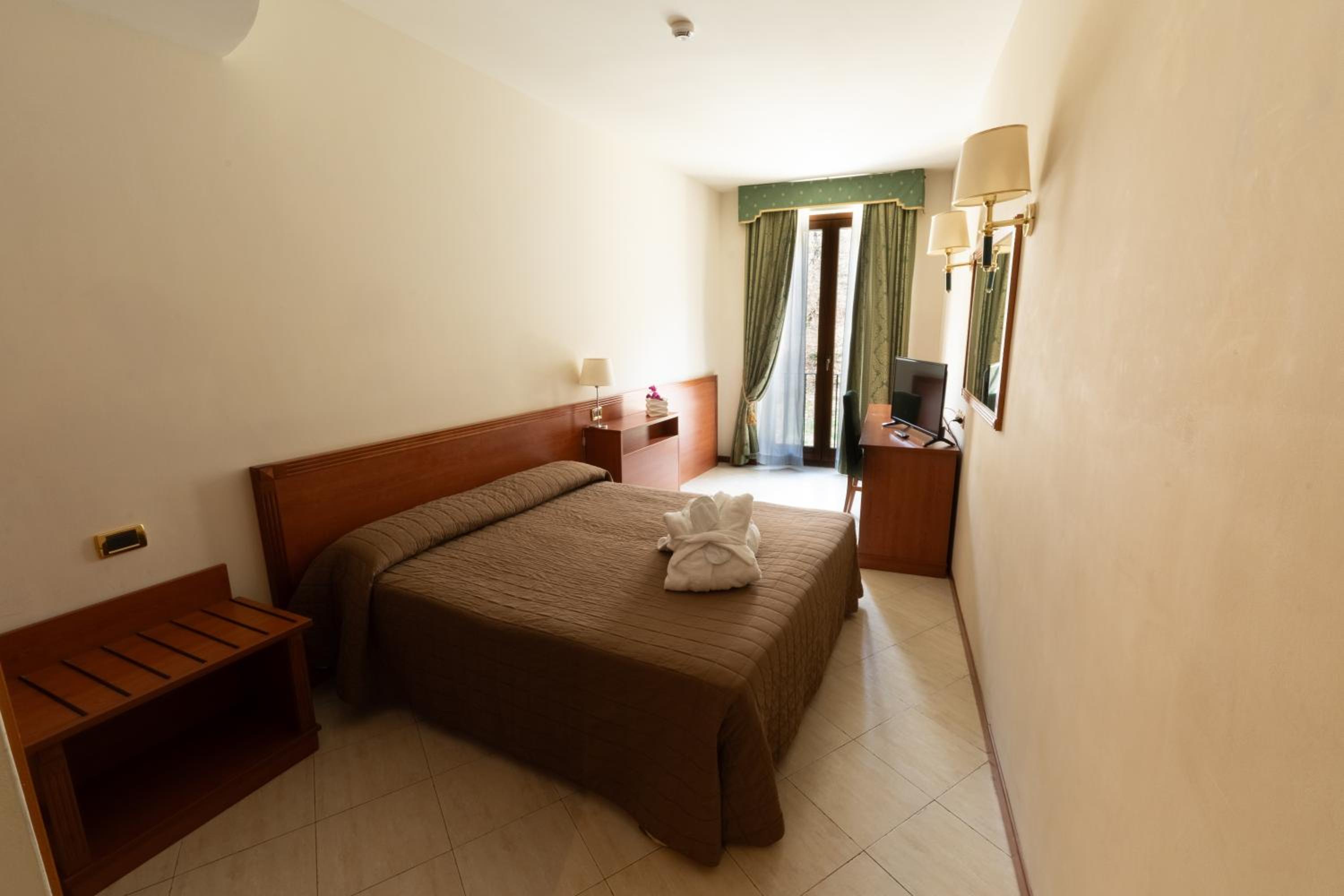 Double or Twin Room - Photo 1