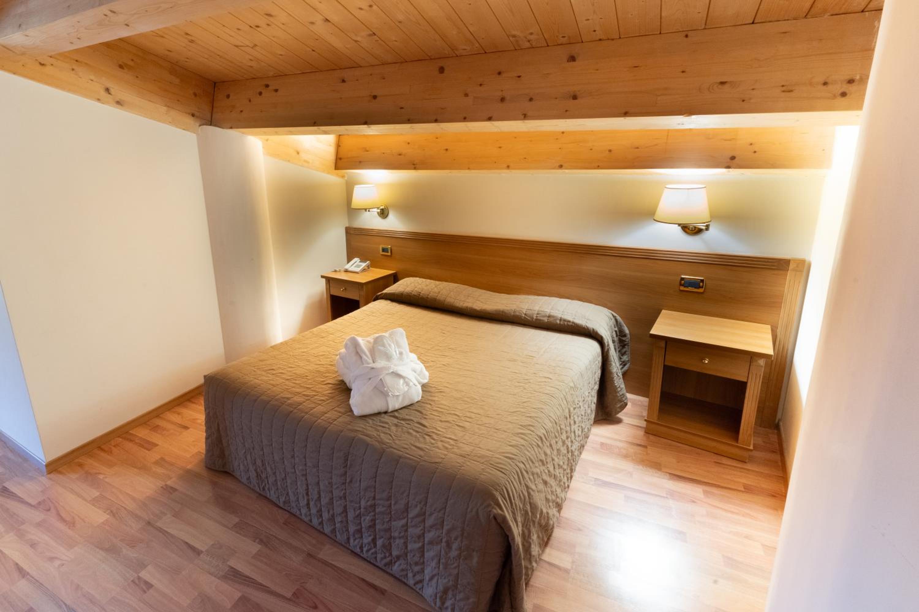Deluxe Double Room - Photo 2