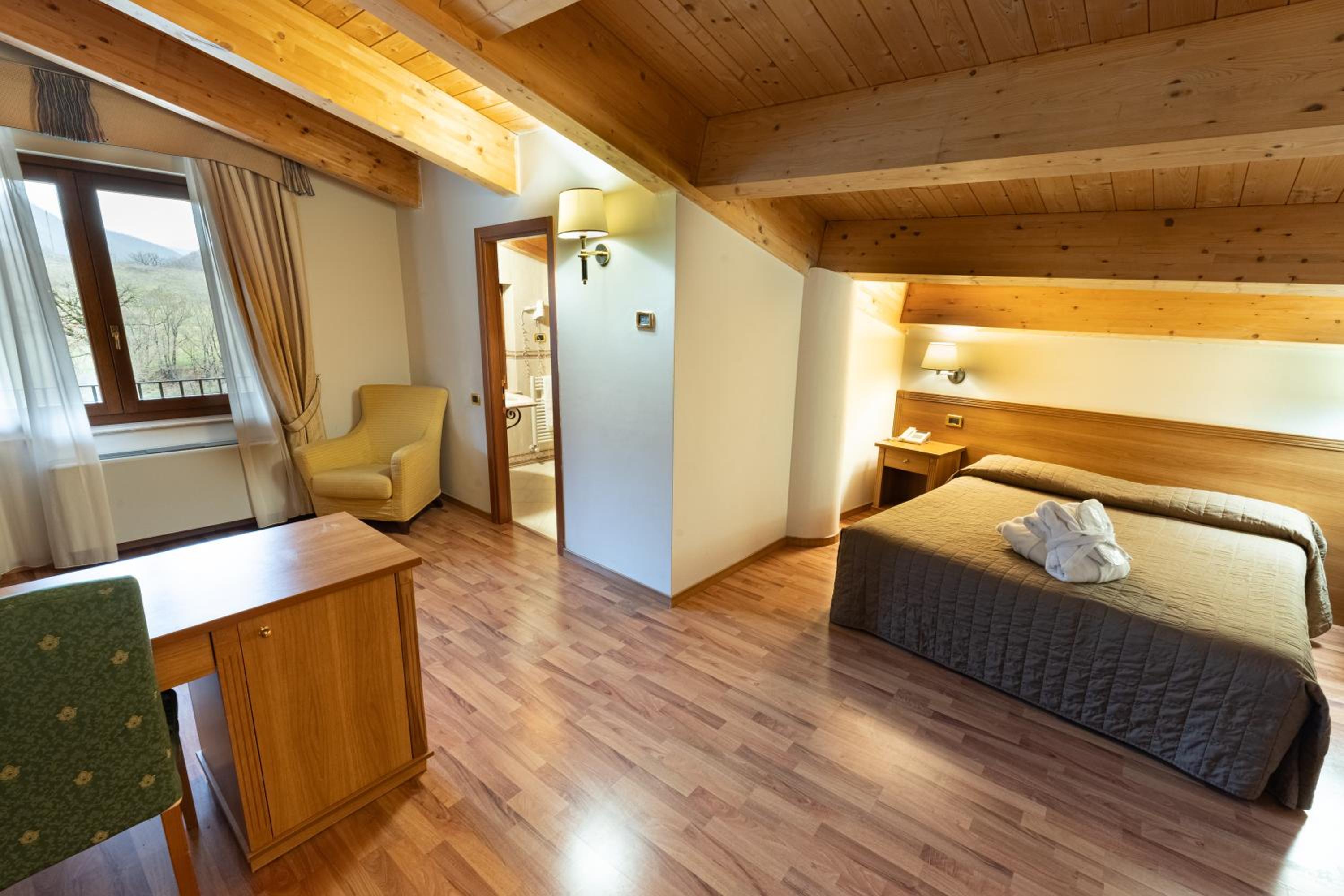 Deluxe Double Room - Photo 1