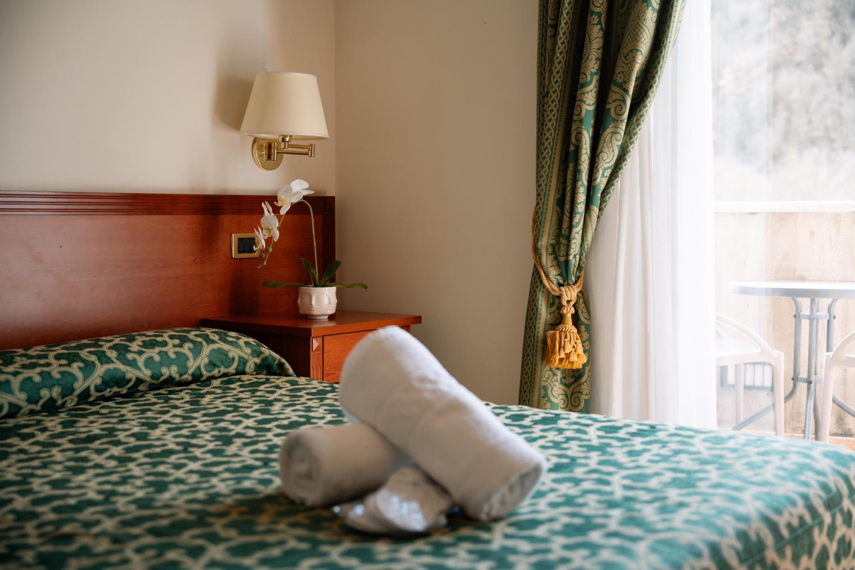 Double or Twin Room with Terrace - Photo 6
