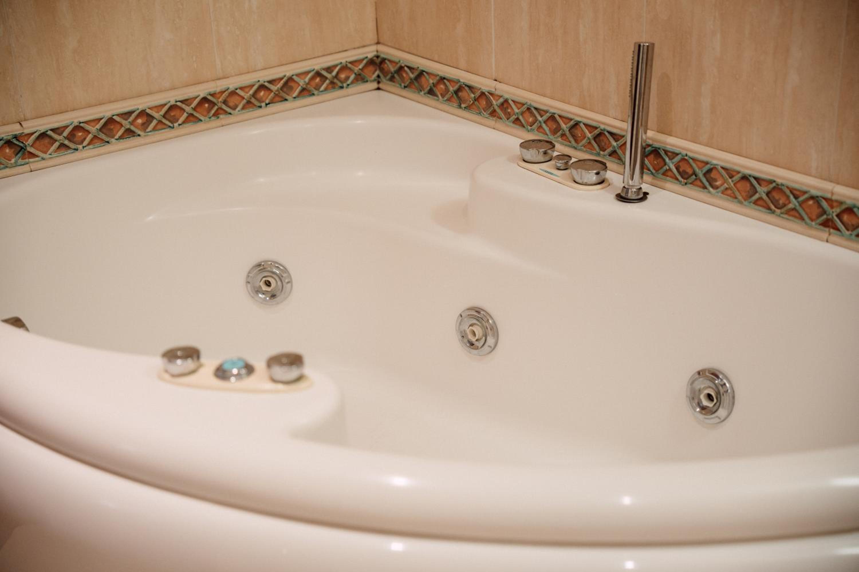 Suite - Photo 11