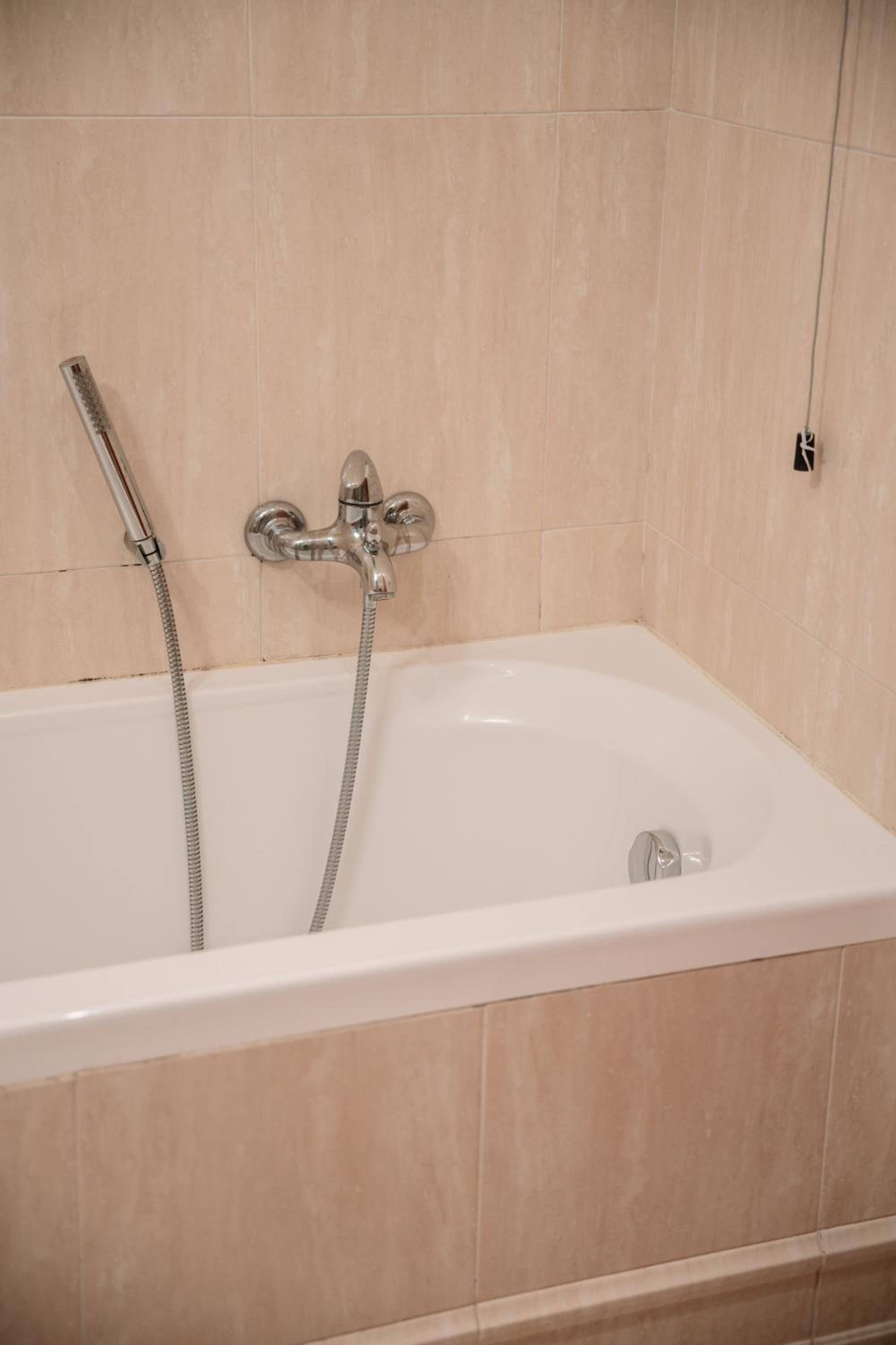 Double or Twin Room - Photo 5