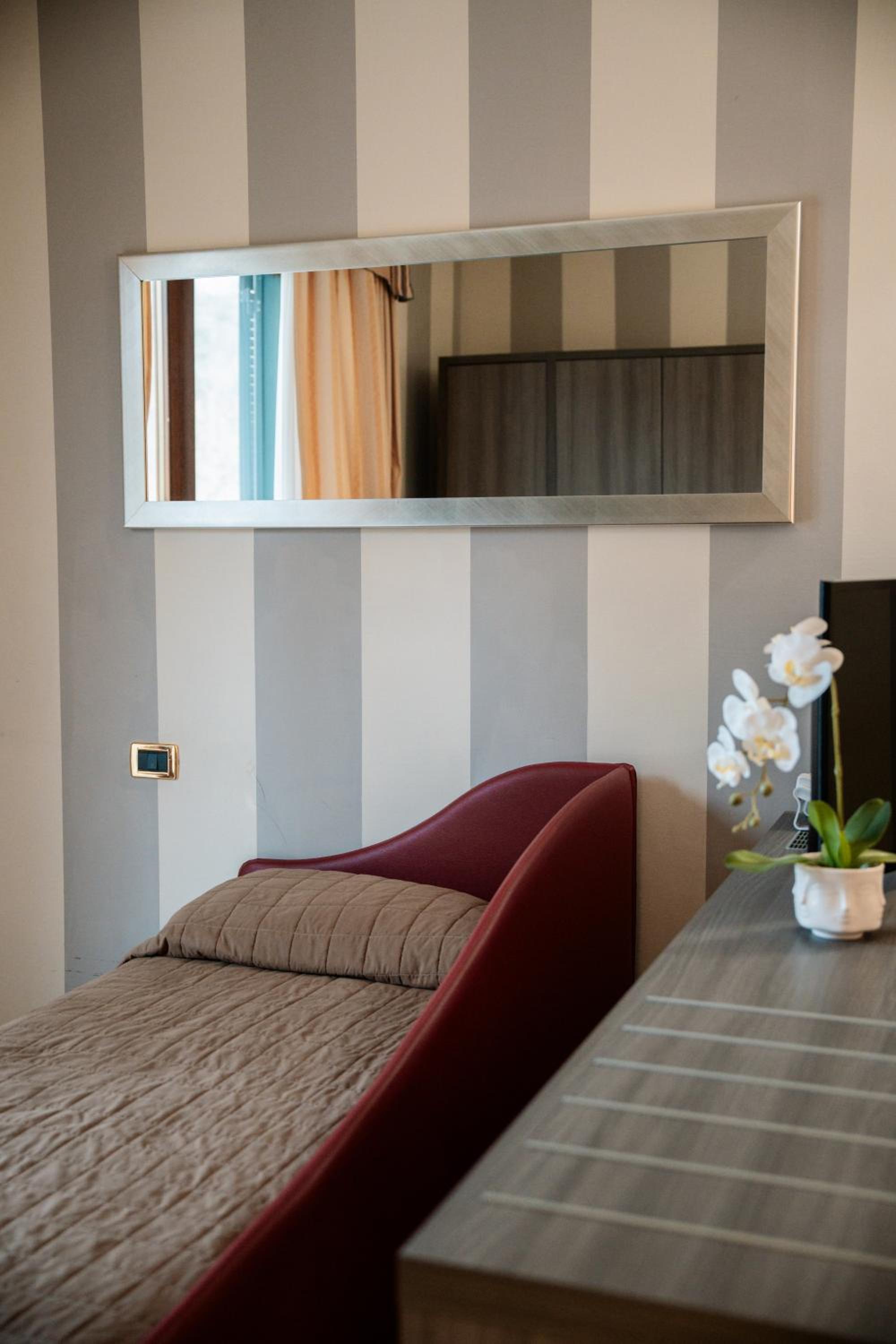 Suite - Photo 3