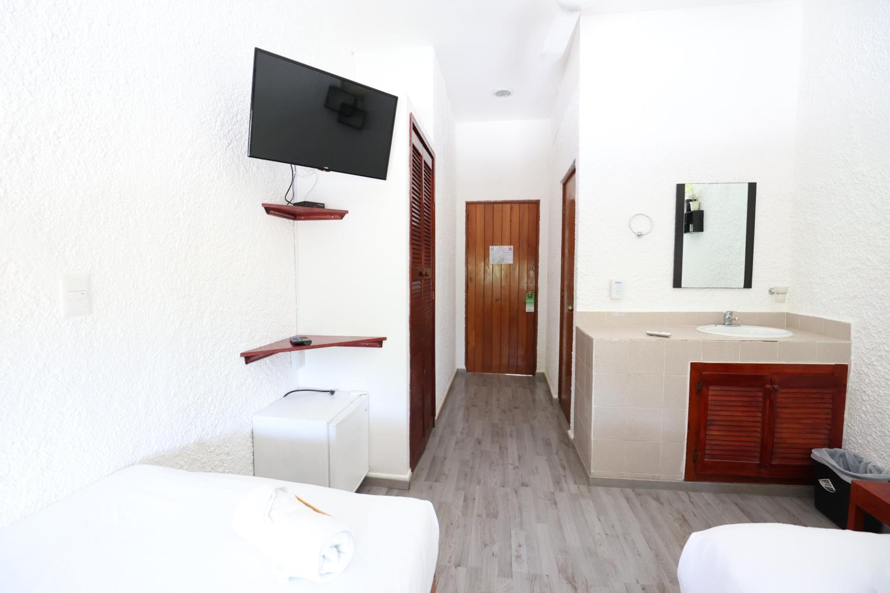 Coba Room with Private Bathroom  - Photo 2